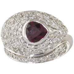 Bague serpent en or blanc avec rubis et diamants