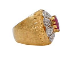 Bague en rubis, diamants, or jaune et or blanc.