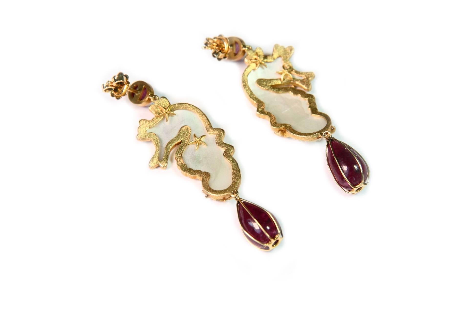 Ruby Drop Carved Mother of Pearl Tourmaline 18 Karat Gold Sea Horses Earrings In New Condition For Sale In Milan, IT