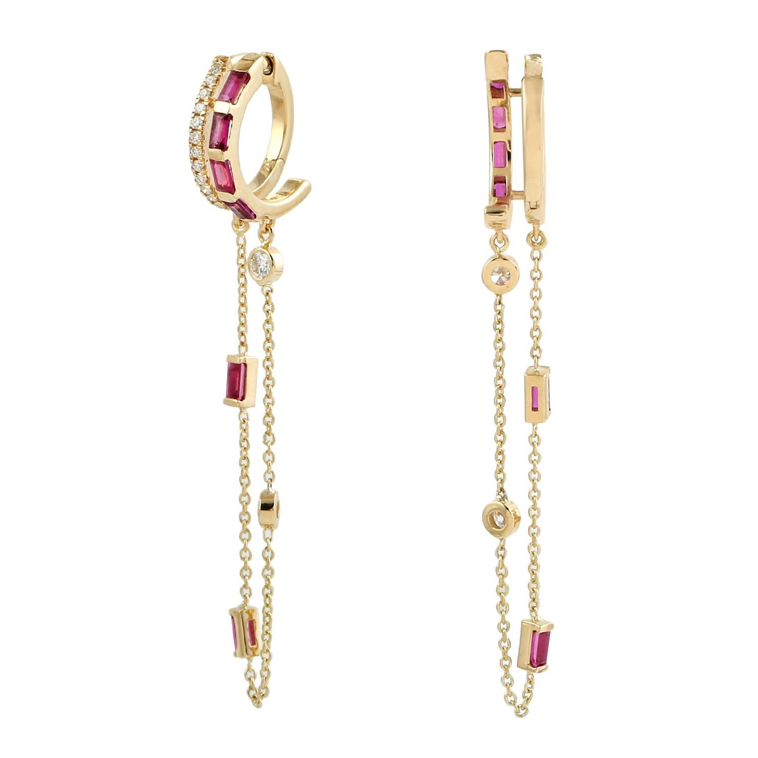 Art déco Boucles d'oreilles en or jaune 18k avec fils de rubis et diamants en vente