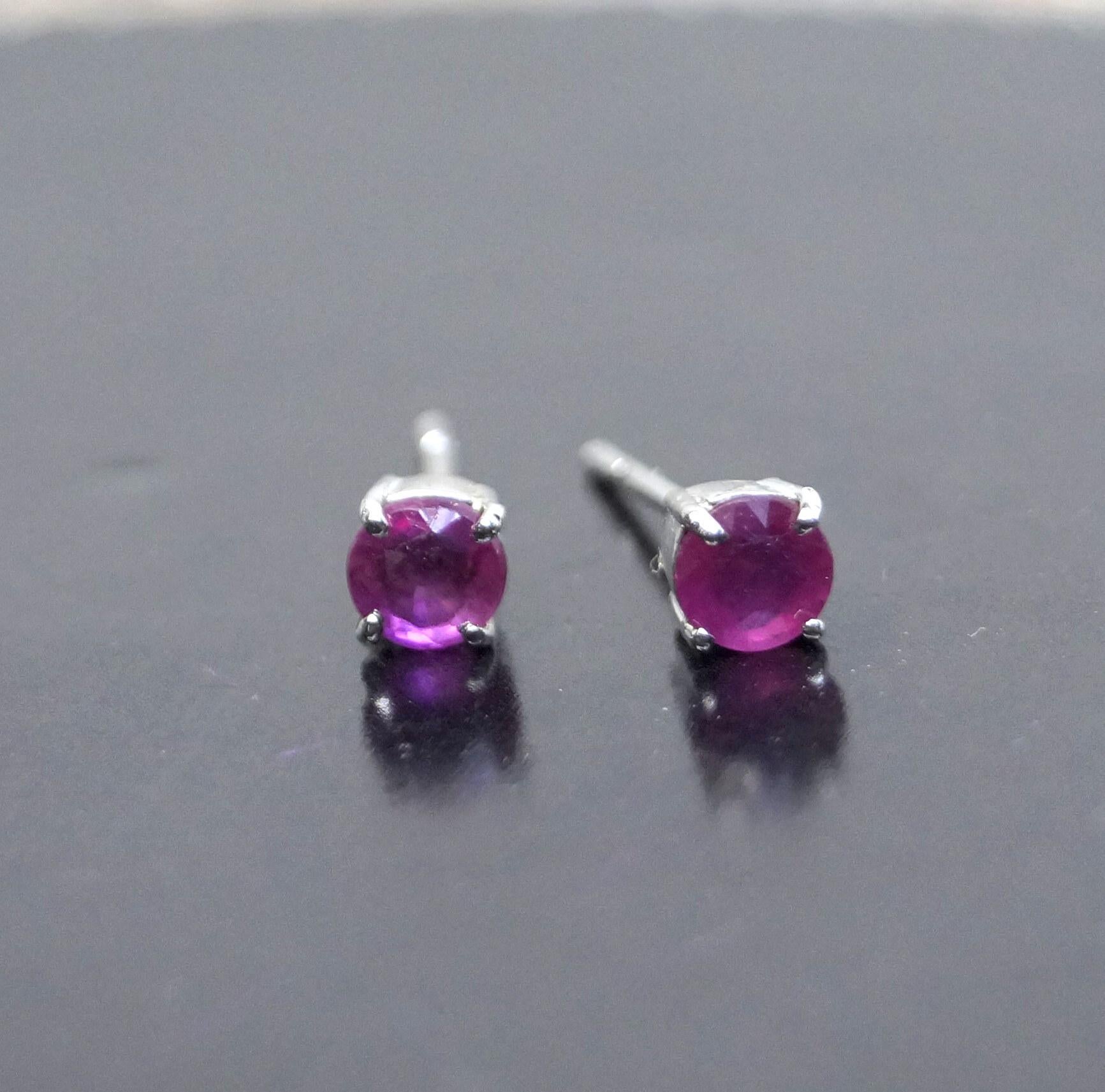 Brilliant Cut Ruby Earring Certified 1.00ctw Burma Ruby 925 Sterling Silver Earring For Sale