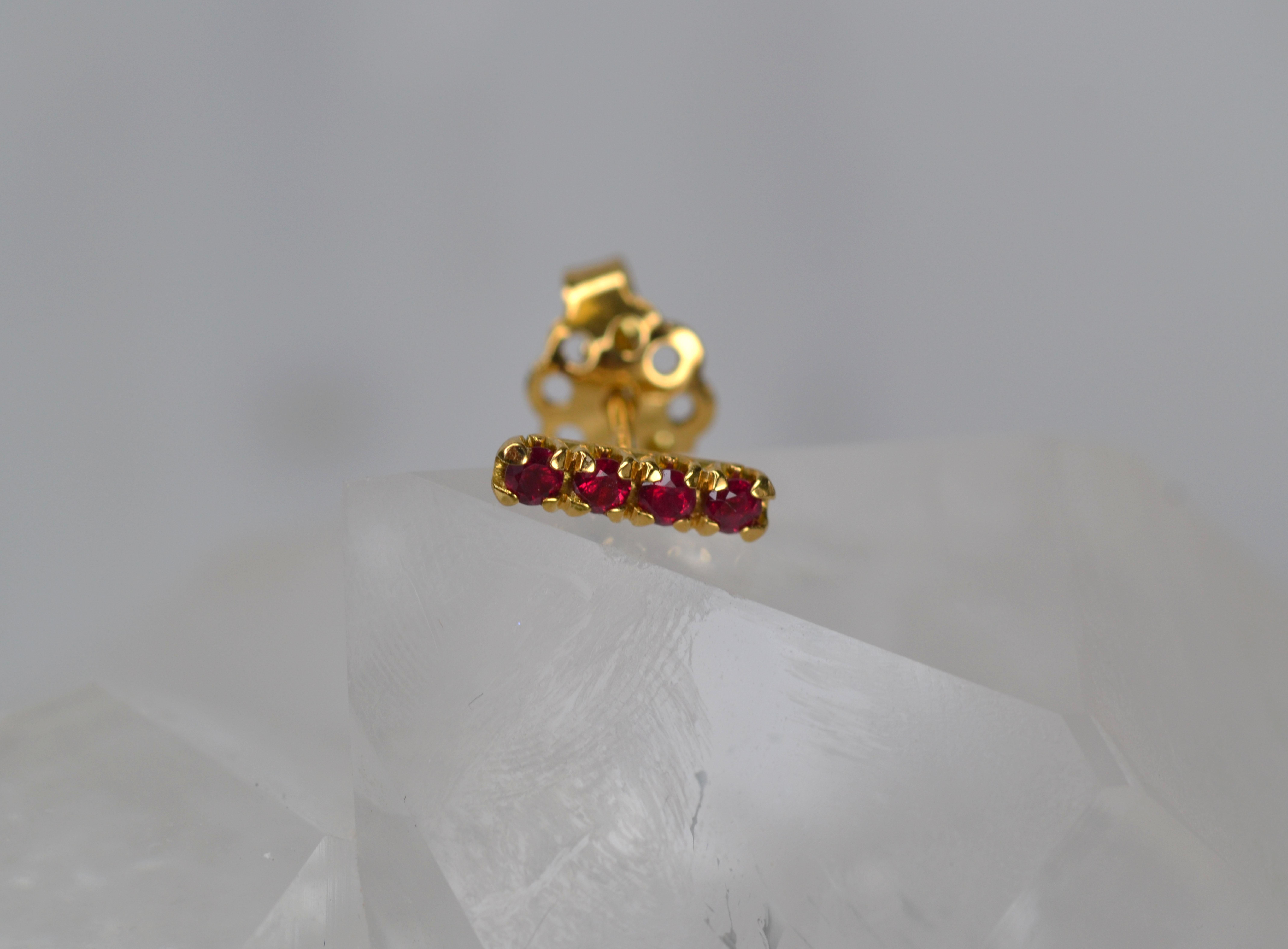 Round Cut Ruby Earring Stud in 18 Karat Yellow Gold For Sale