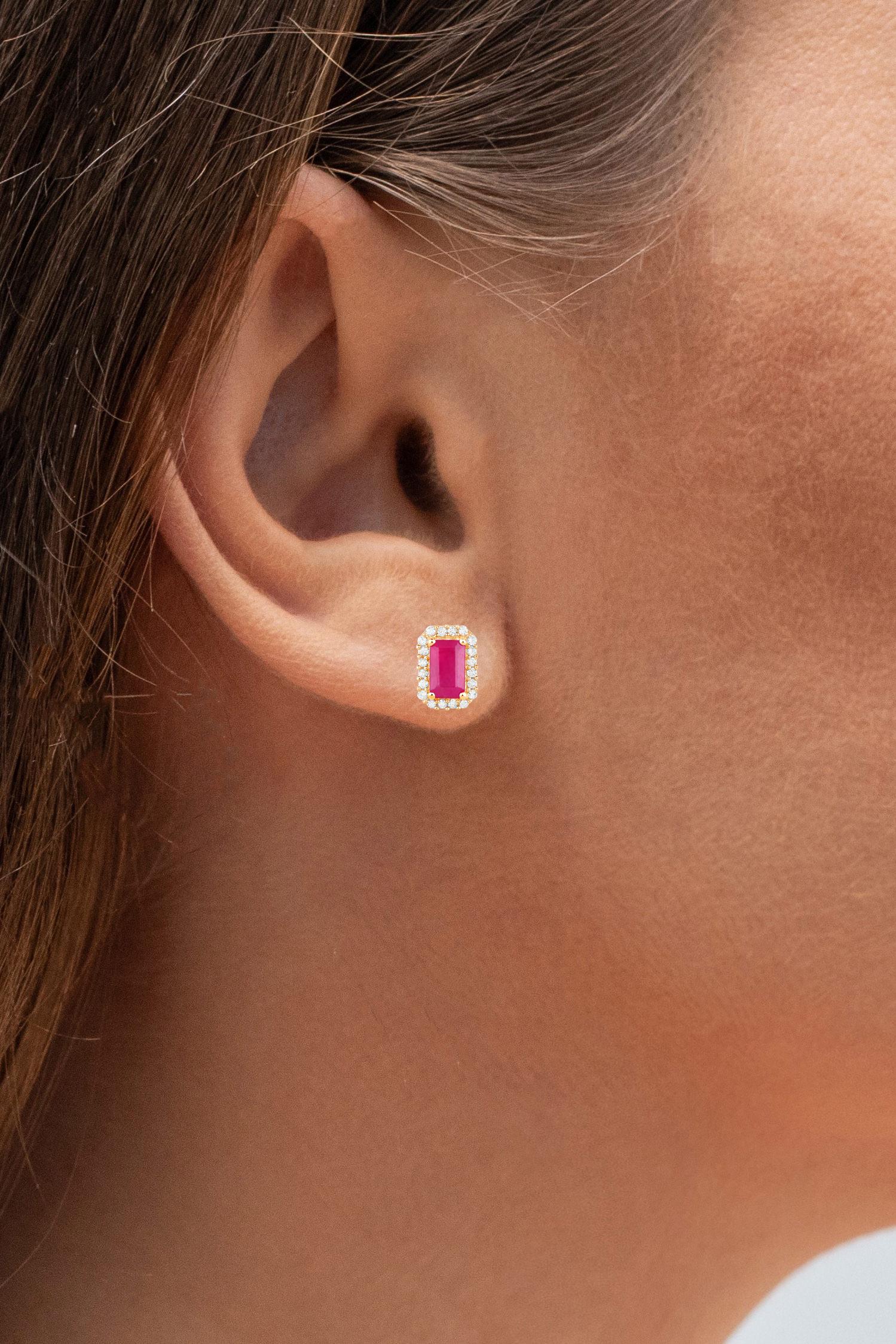 Boucles d'oreilles rubis Halo diamant 0.74 carats Or jaune 14K en vente 1