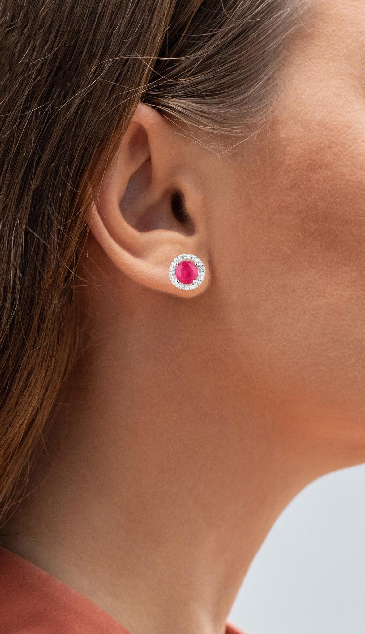 It comes with the Gemological Appraisal by GIA GG/AJP
All gemstones are natural
2 Rubies = 1.10 Carats
Treatment: Filling
42 Diamonds = 0.10 Carats
Metal: 14K White Gold
Dimensions: 8 x 8 mm