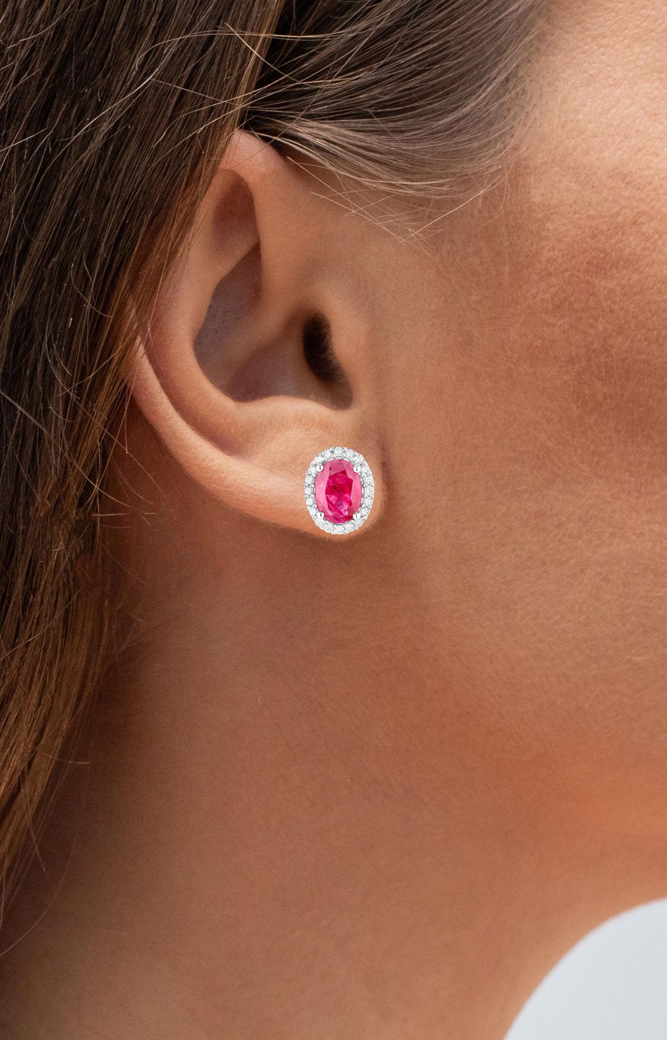 Taglio ovale Ruby Earrings Diamonds 1.95 Carats 14K White Gold in vendita
