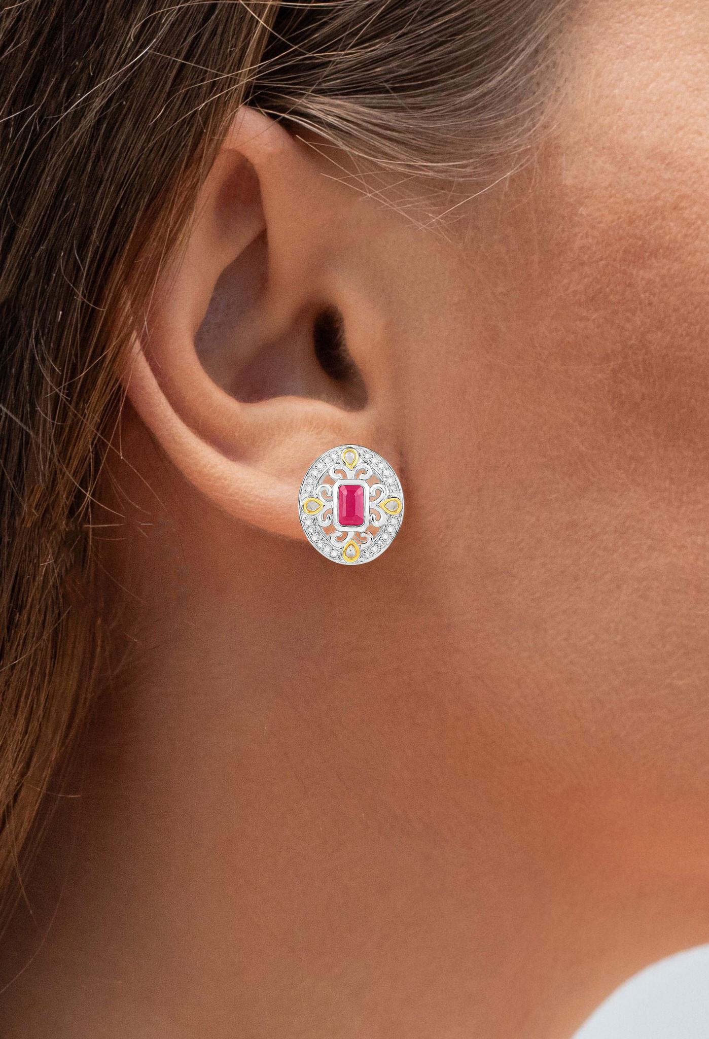 Taille mixte Boucles d'oreilles rubis Halo Diamants 0.7 Carats Argent plaqué or jaune 18K en vente