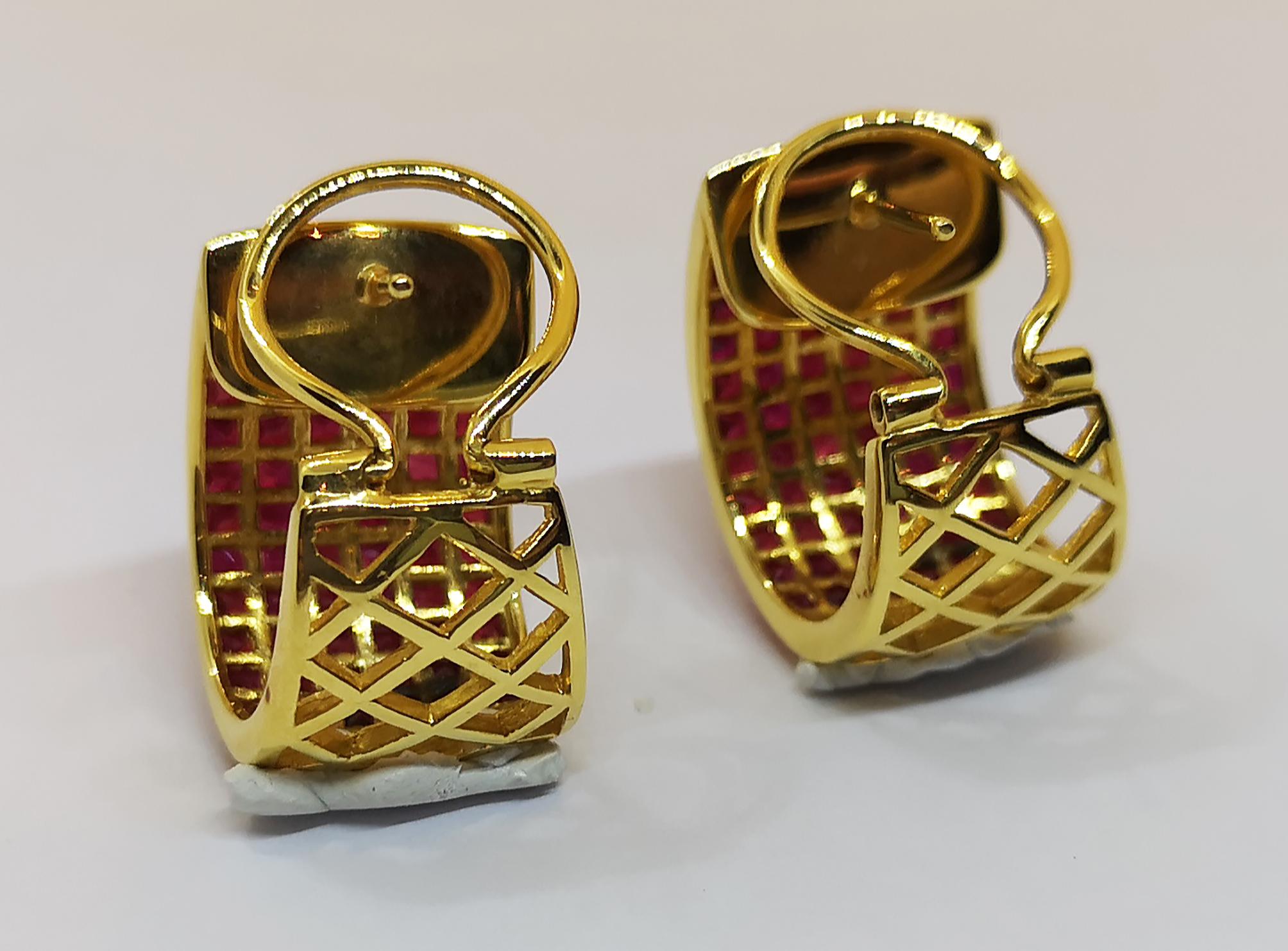 Ruby Earrings Set in 18 Karat Gold Settings In New Condition For Sale In Bangkok, TH