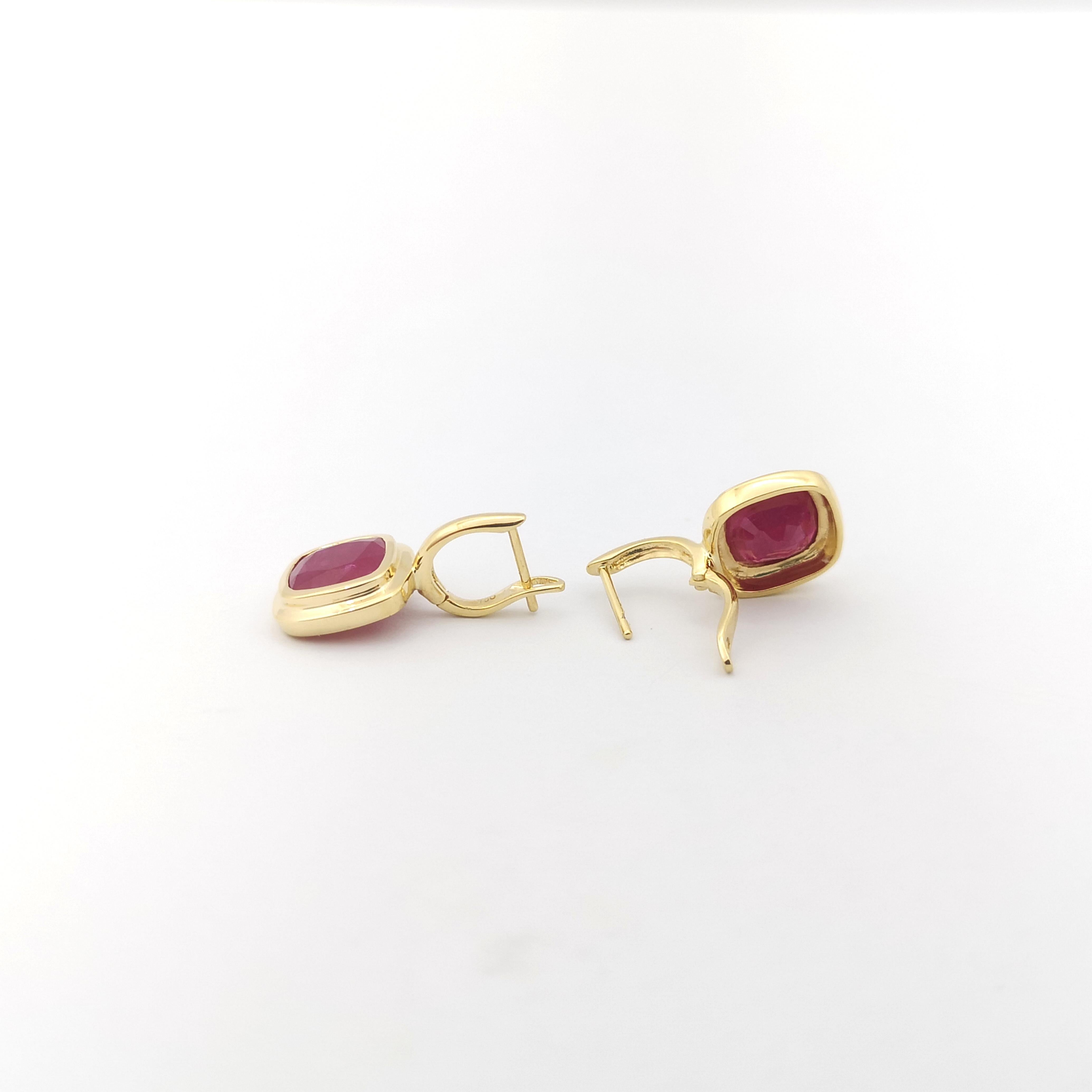 Ruby Earrings set in 18K Gold Settings In New Condition For Sale In Bangkok, TH