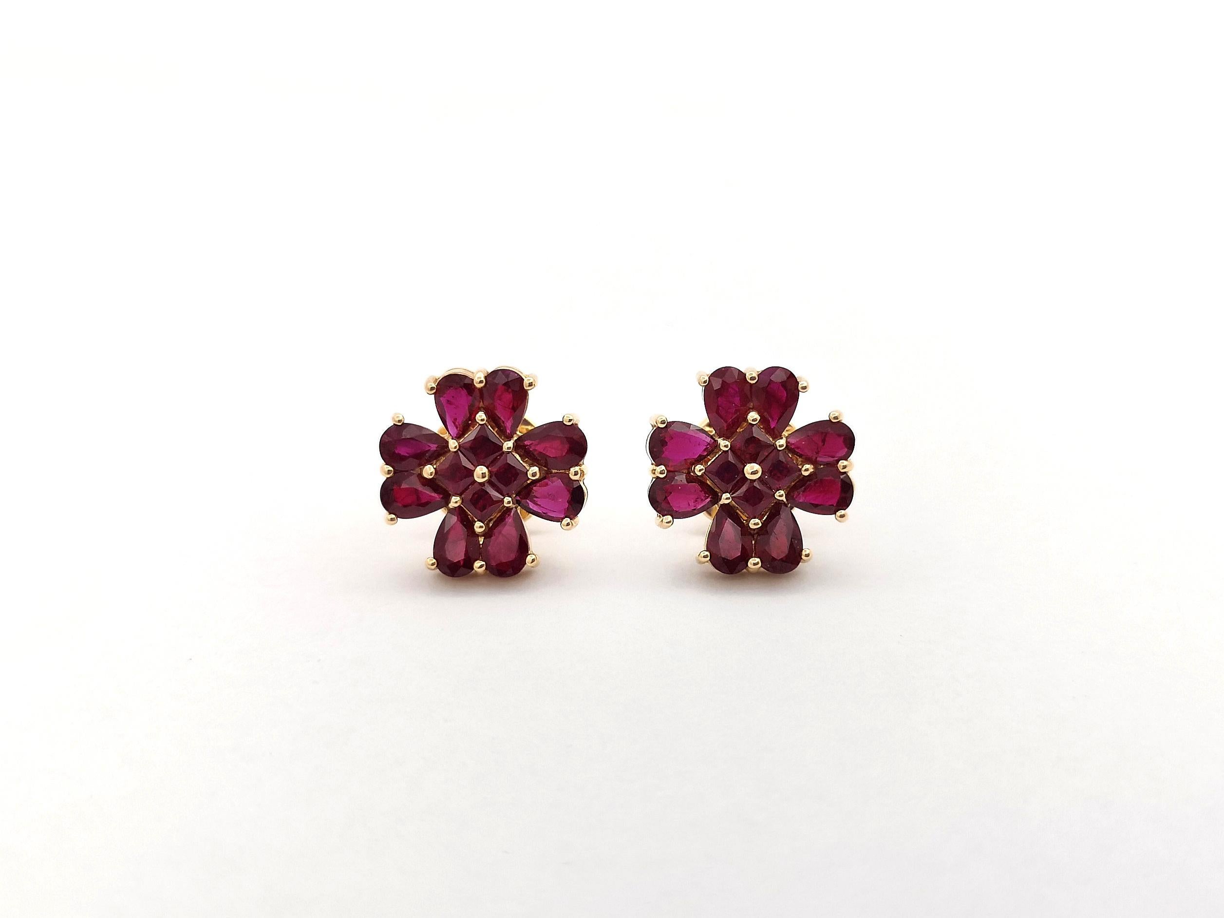 Ruby Earrings set in 18K Rose Gold Settings In New Condition For Sale In Bangkok, TH