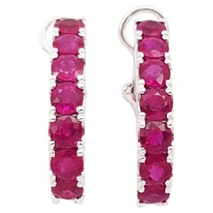 Boucles d'oreilles en or blanc 18 carats serties de rubis