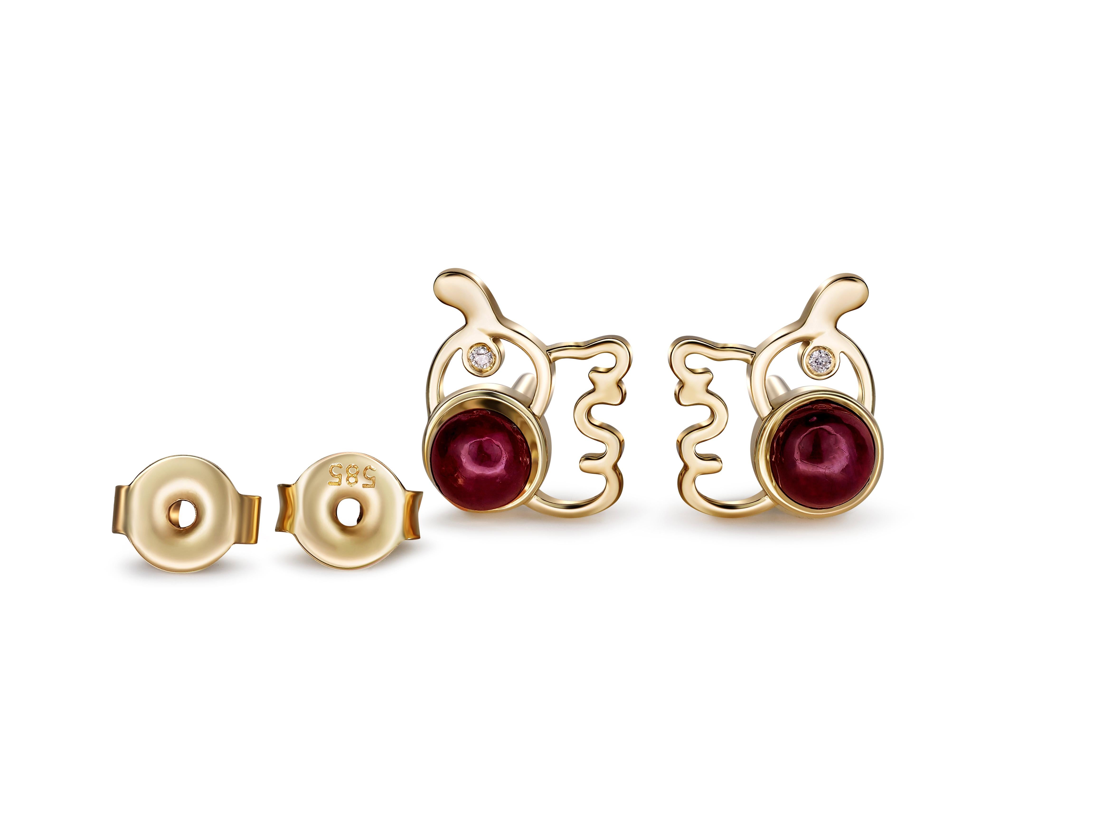 Ruby Earrings Studs in 14 Karat Gold, Elephant Ruby Studs, Cabochon Ruby Studs In New Condition For Sale In Istanbul, TR