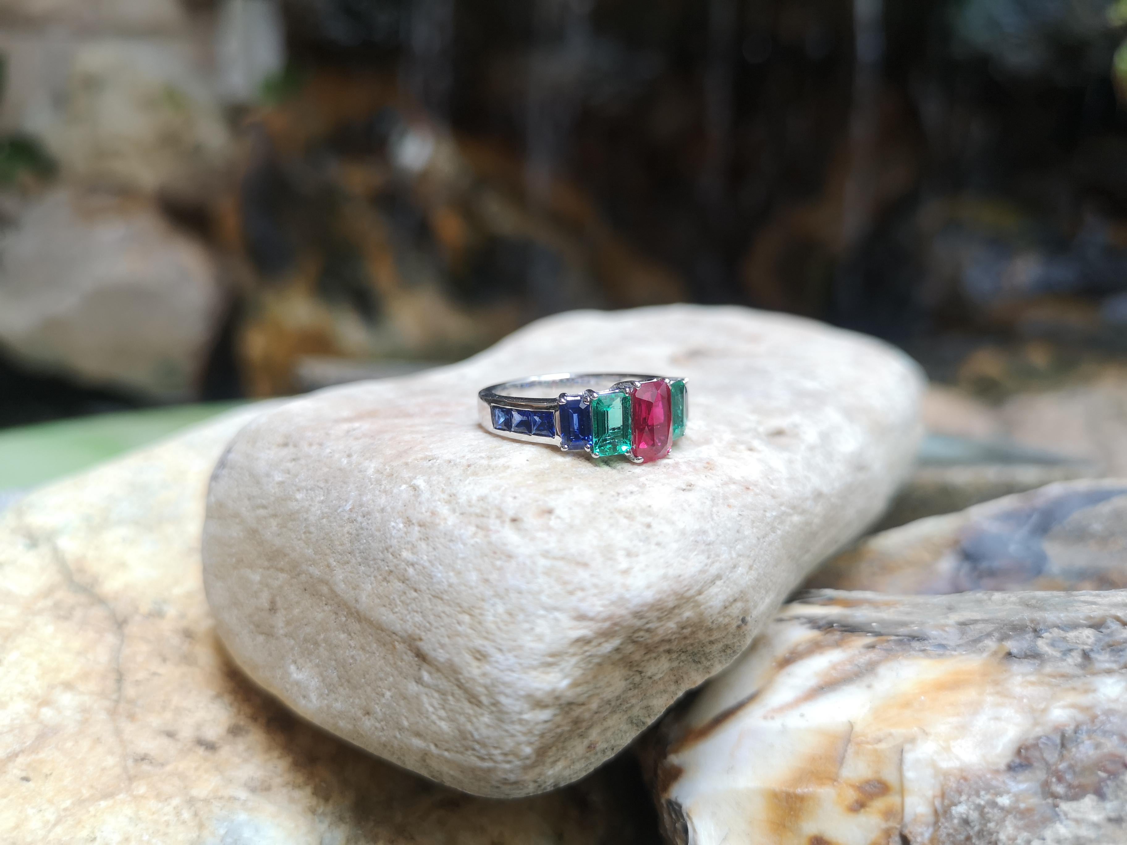 Ruby, Emerald and Blue Sapphire Ring Set in 18 Karat White Gold Settings In New Condition For Sale In Bangkok, TH