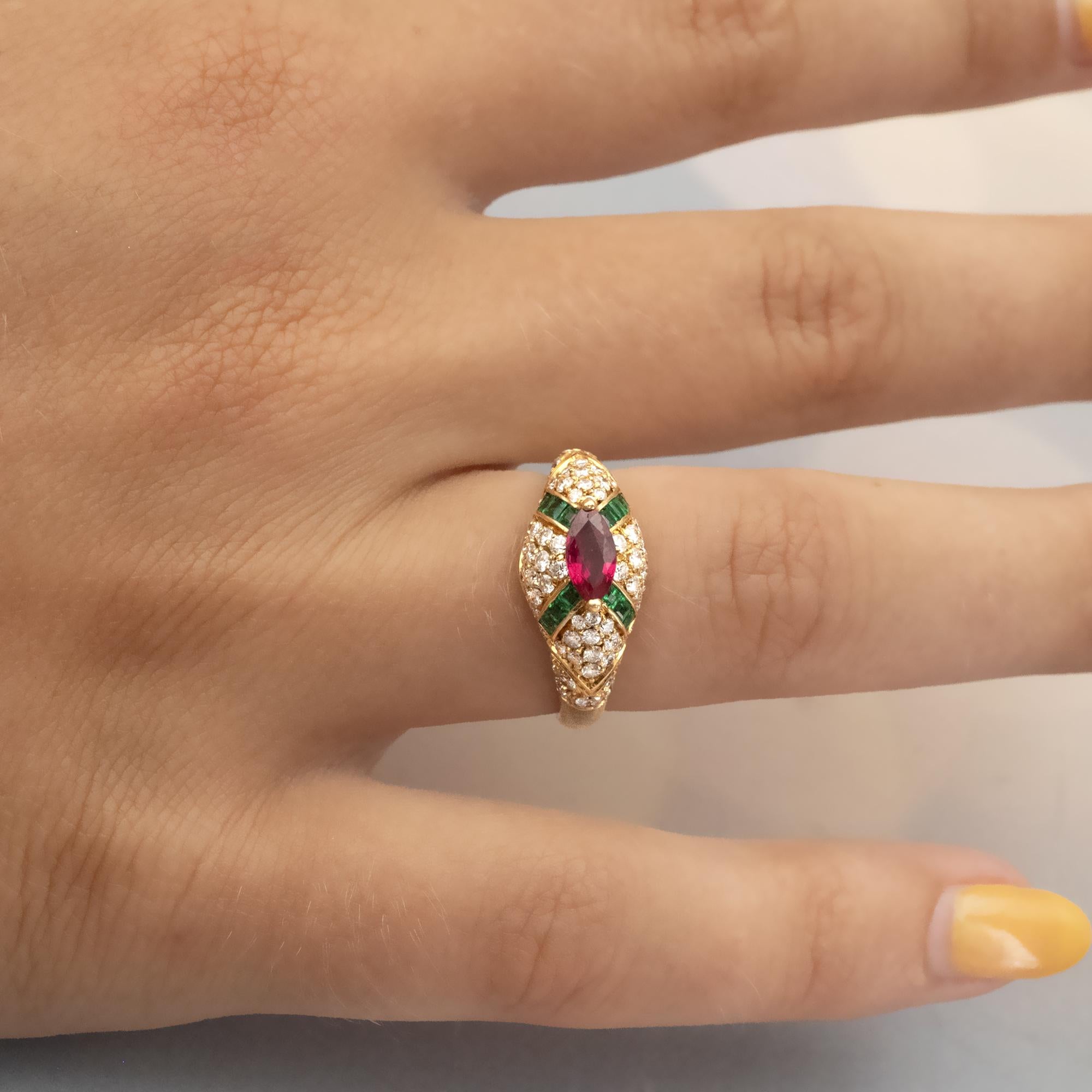 Rubin Smaragd und Diamant 18-Karat Gold Dome Ring im Angebot 1