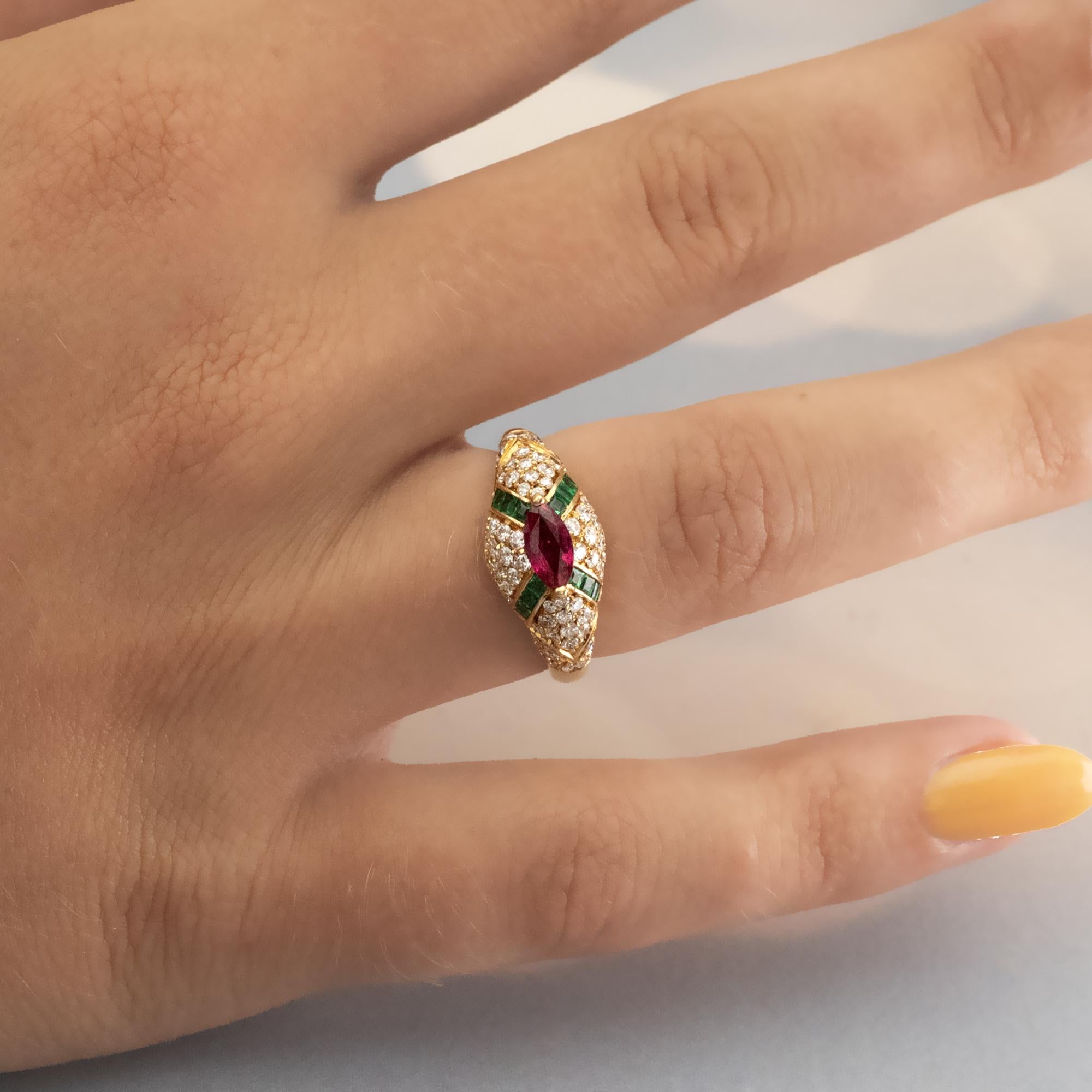 Rubin Smaragd und Diamant 18-Karat Gold Dome Ring im Angebot 2