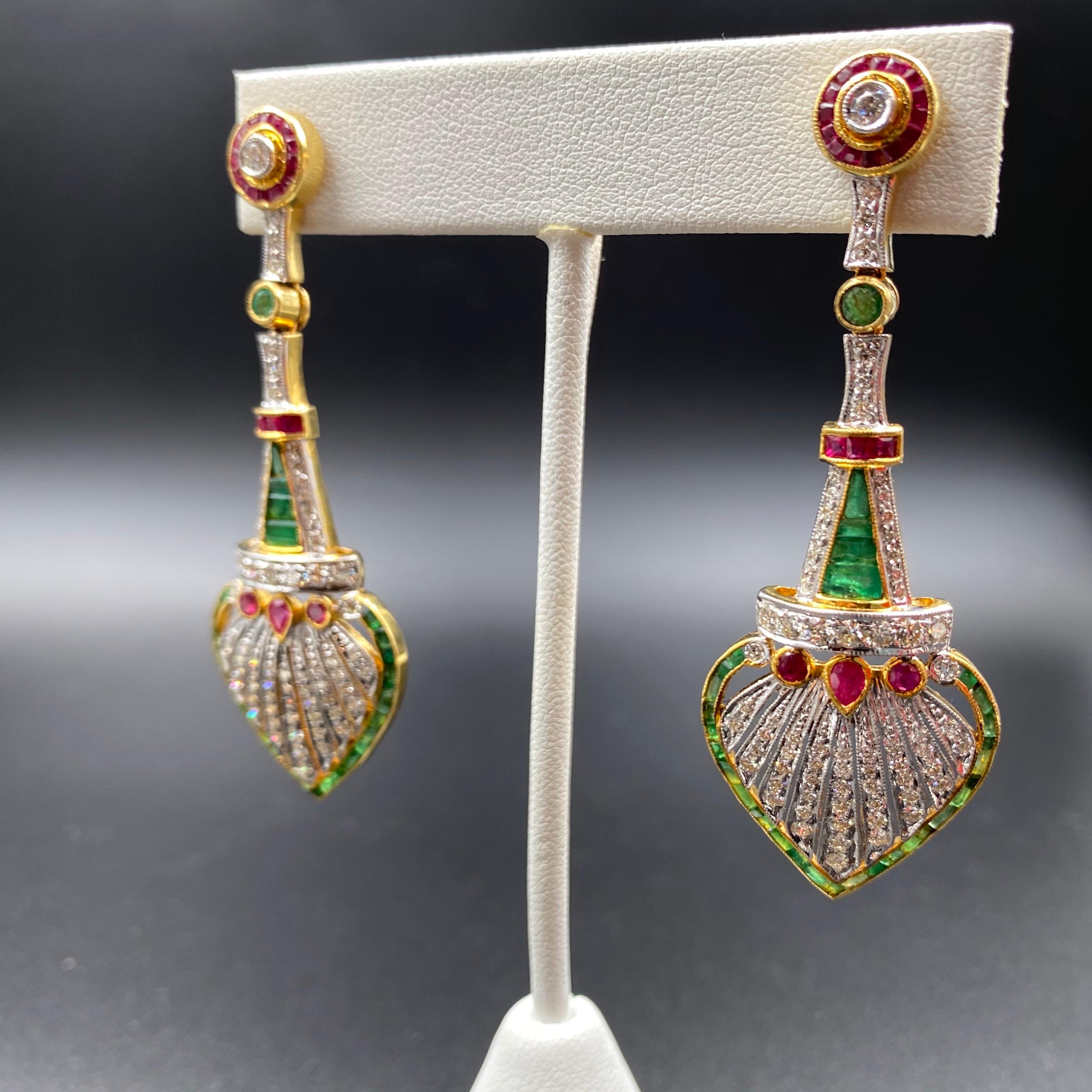 Ruby, Emerald and Diamond Art Deco Earrings, 18 Karat Gold In Good Condition In New York, NY