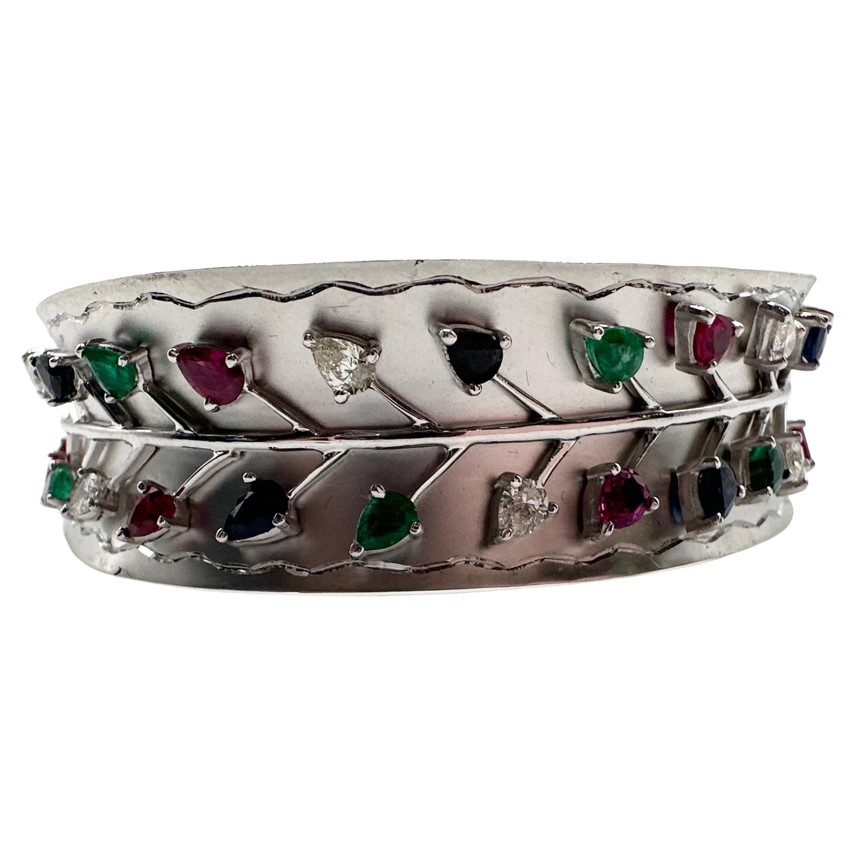 Bracciale moderno con smeraldi naturali, rubini e diamanti in oro bianco 18KT, braccialetto bangle fatto a mano con eccellente maestria. 


*L'articolo verrà fornito con una bella confezione e un certificato di autenticità del laboratorio a tuo