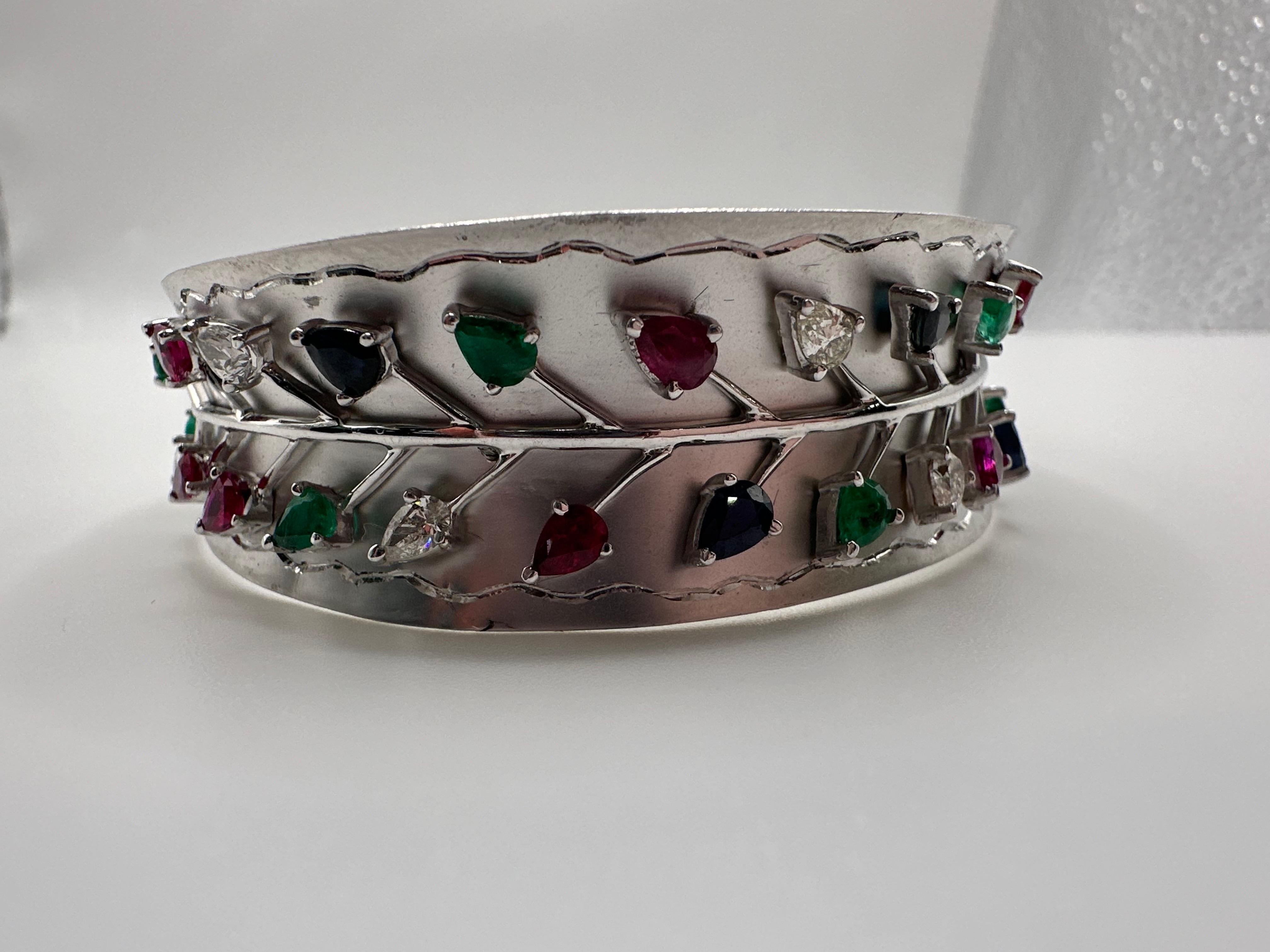 da uomo o donna Bracciale bangle in oro 18KT con rubino, smeraldo e diamante in vendita