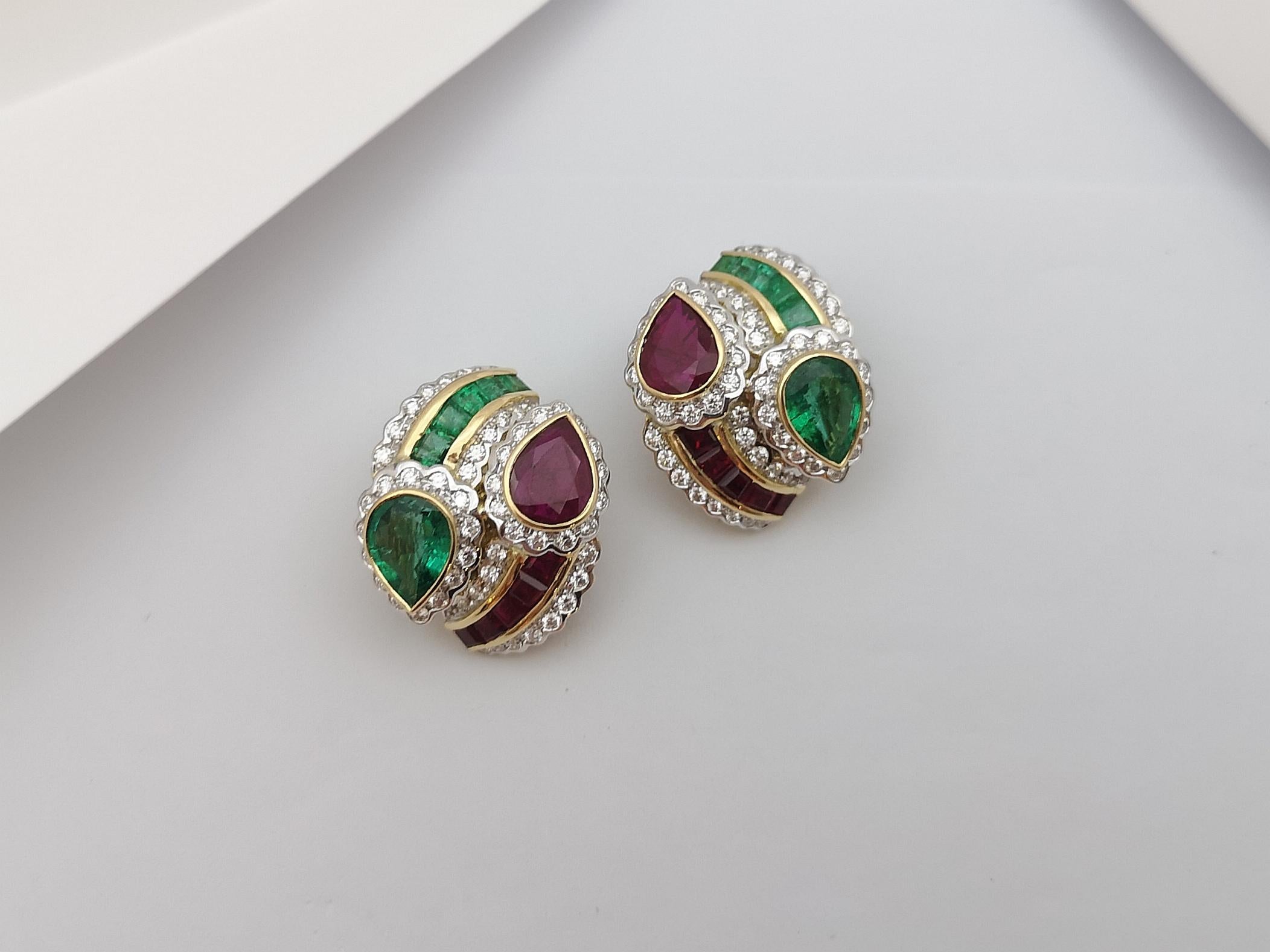Ruby, Emerald and Diamond  Earrings set in 18 Karat Gold Settings In New Condition For Sale In Bangkok, TH
