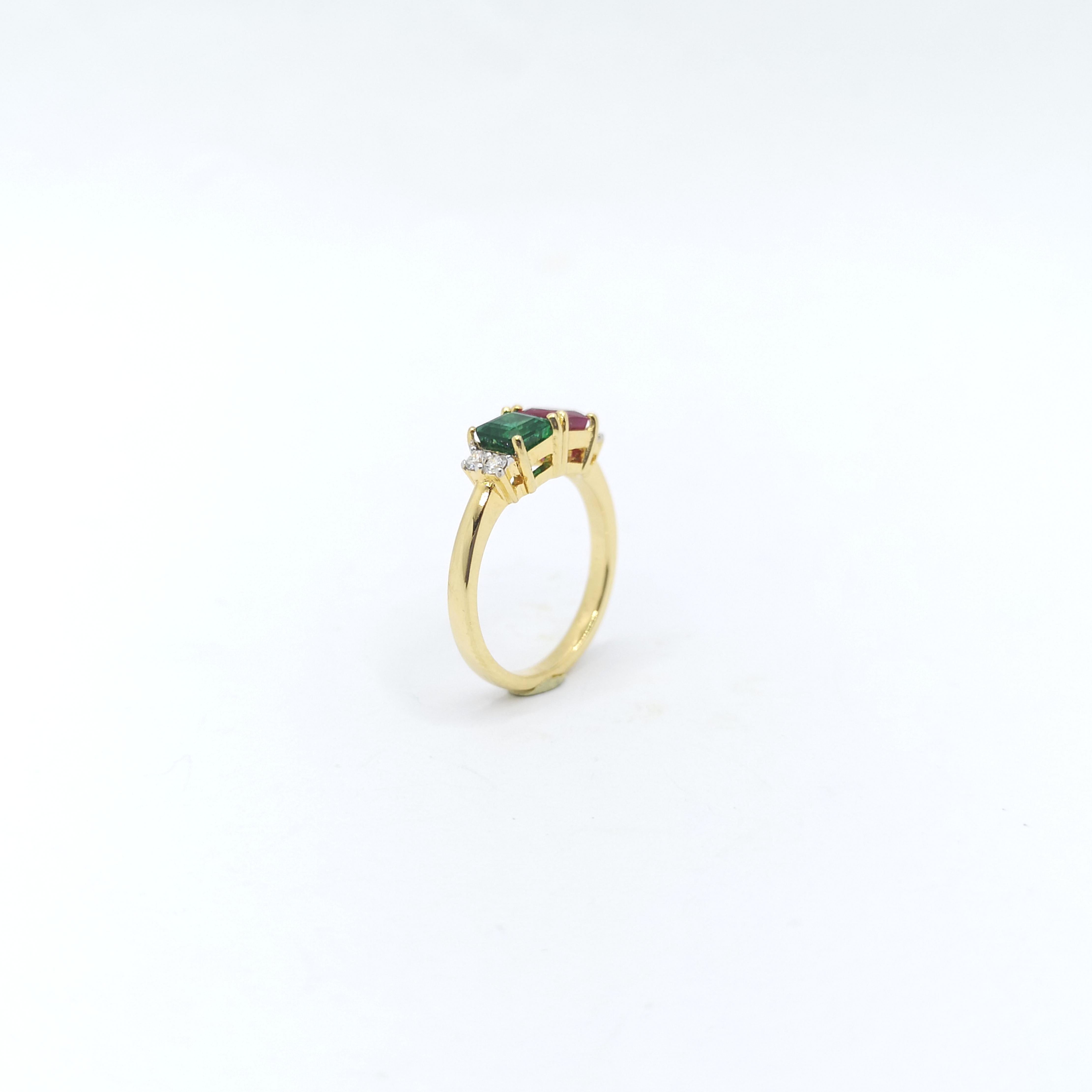 Ring mit Rubin, Smaragd und Diamant in 18 Karat Goldfassungen gefasst im Angebot 5