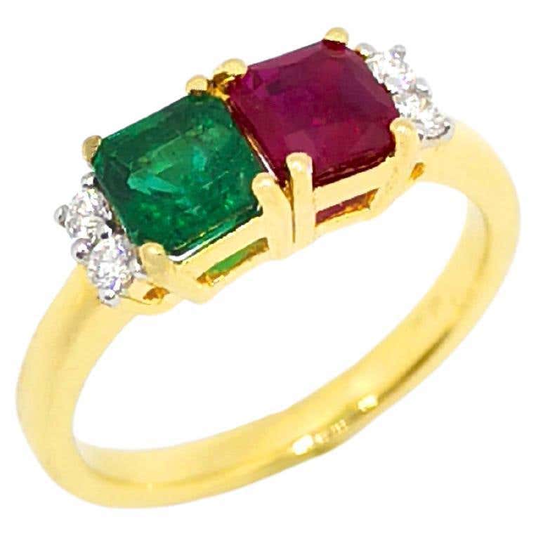 Emerald, Ruby and Diamond Ring set in 18K Gold Settings For Sale at 1stDibs