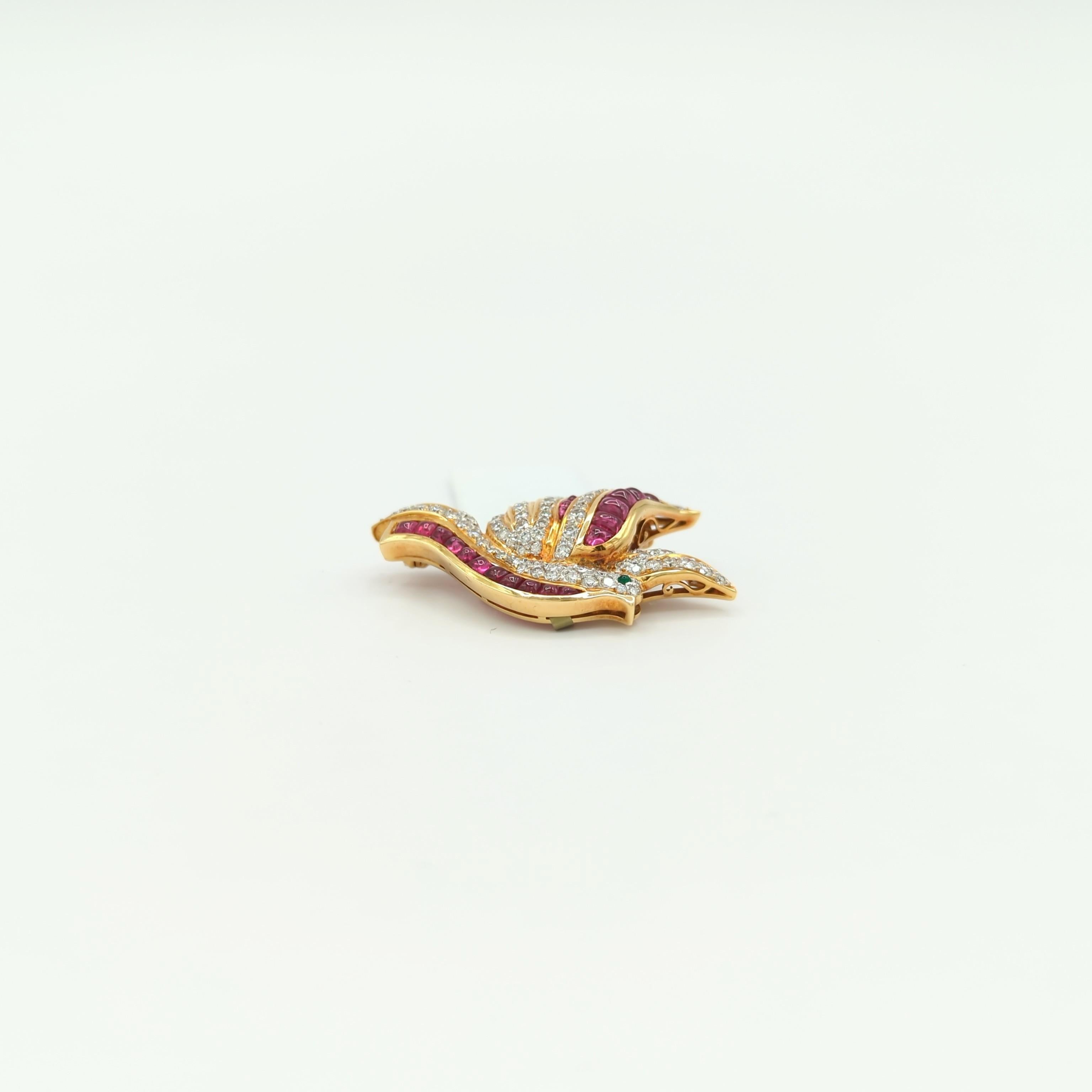 Women's or Men's Ruby, Emerald, and White Diamond Bird Brooch in 18K Yellow Gold For Sale