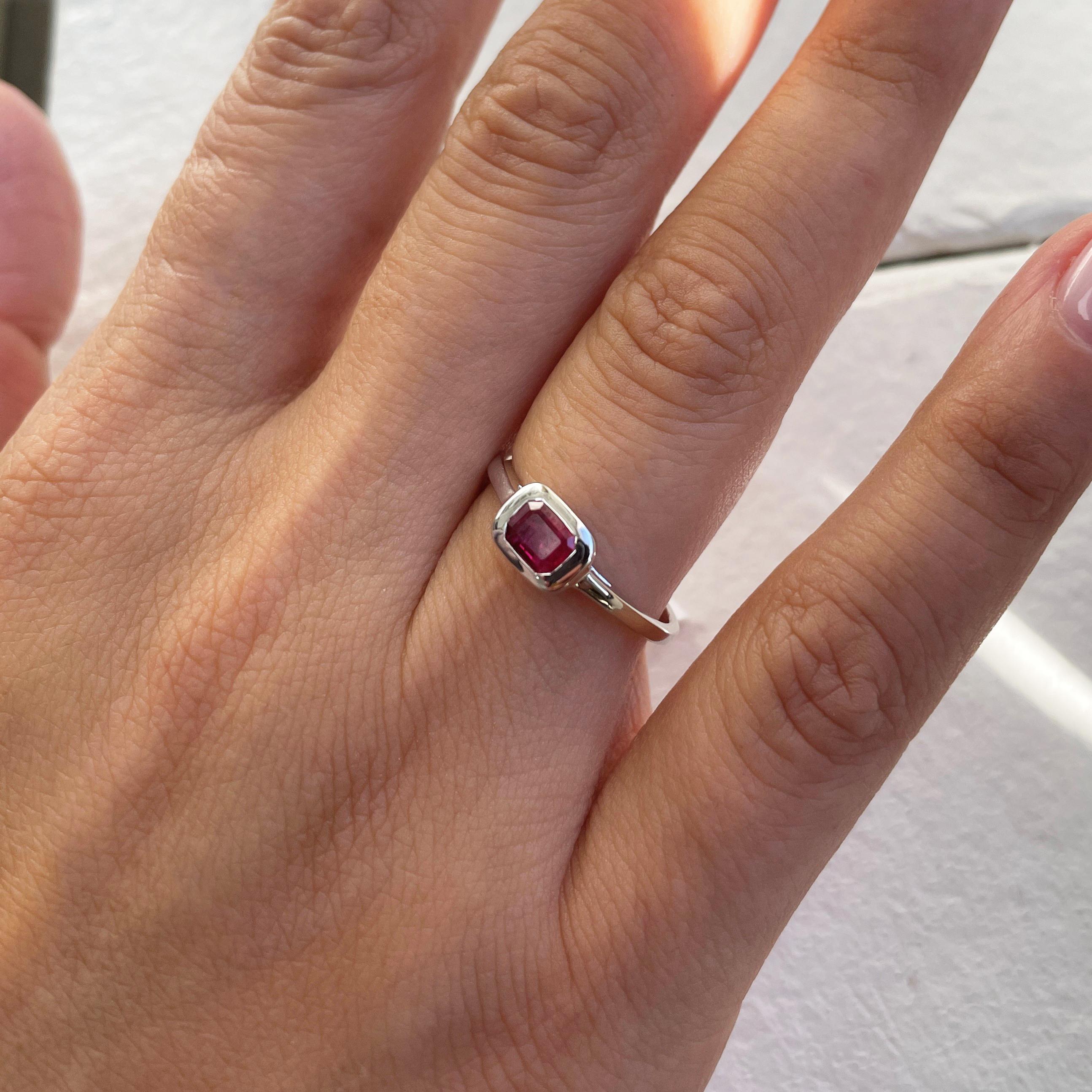 En venta: Anillo de rubí corte esmeralda - Anillo de rubí de oro amarillo, blanco o rosa de 14k para mujer  5