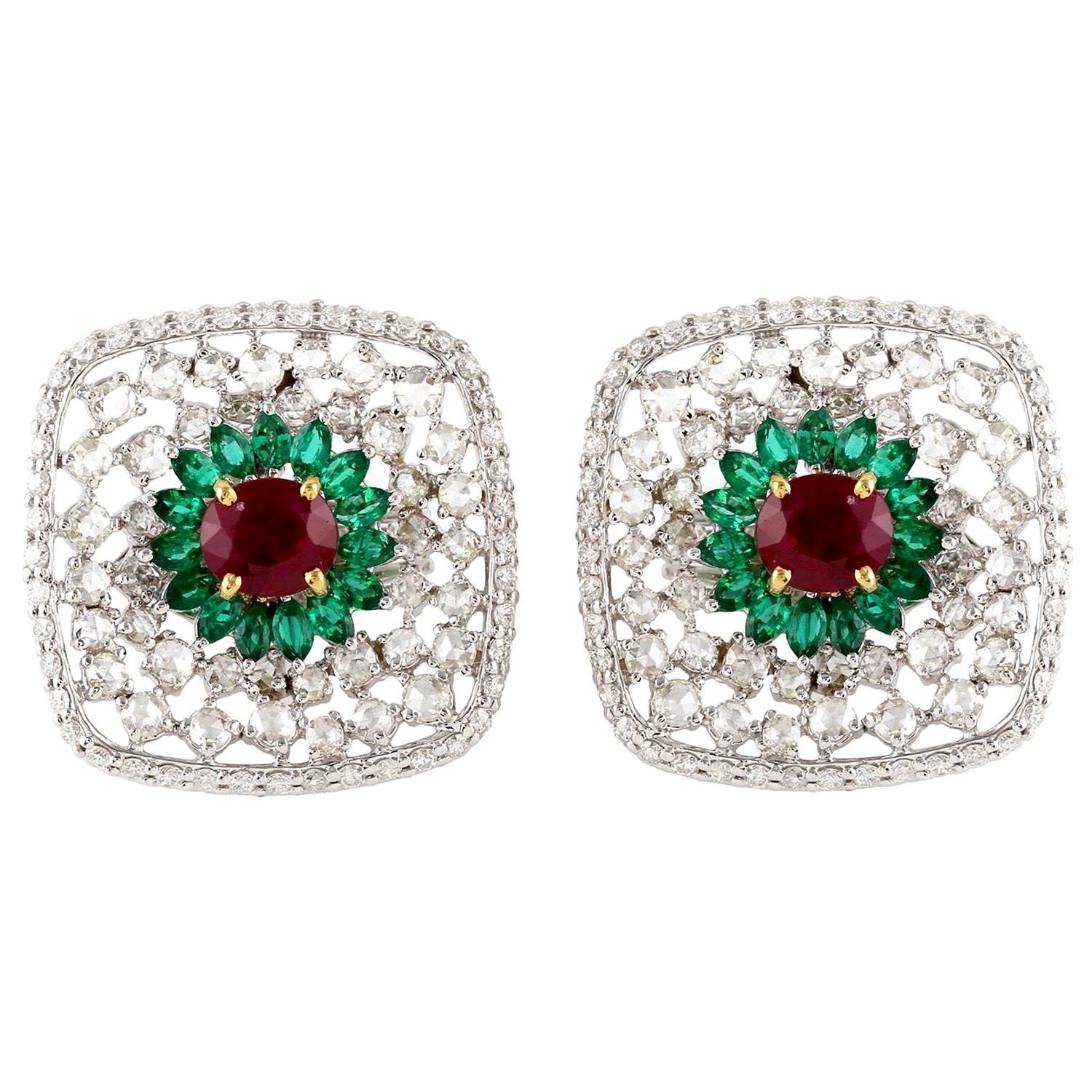 Clous d'oreilles en or 18 carats avec rubis, émeraude et diamants