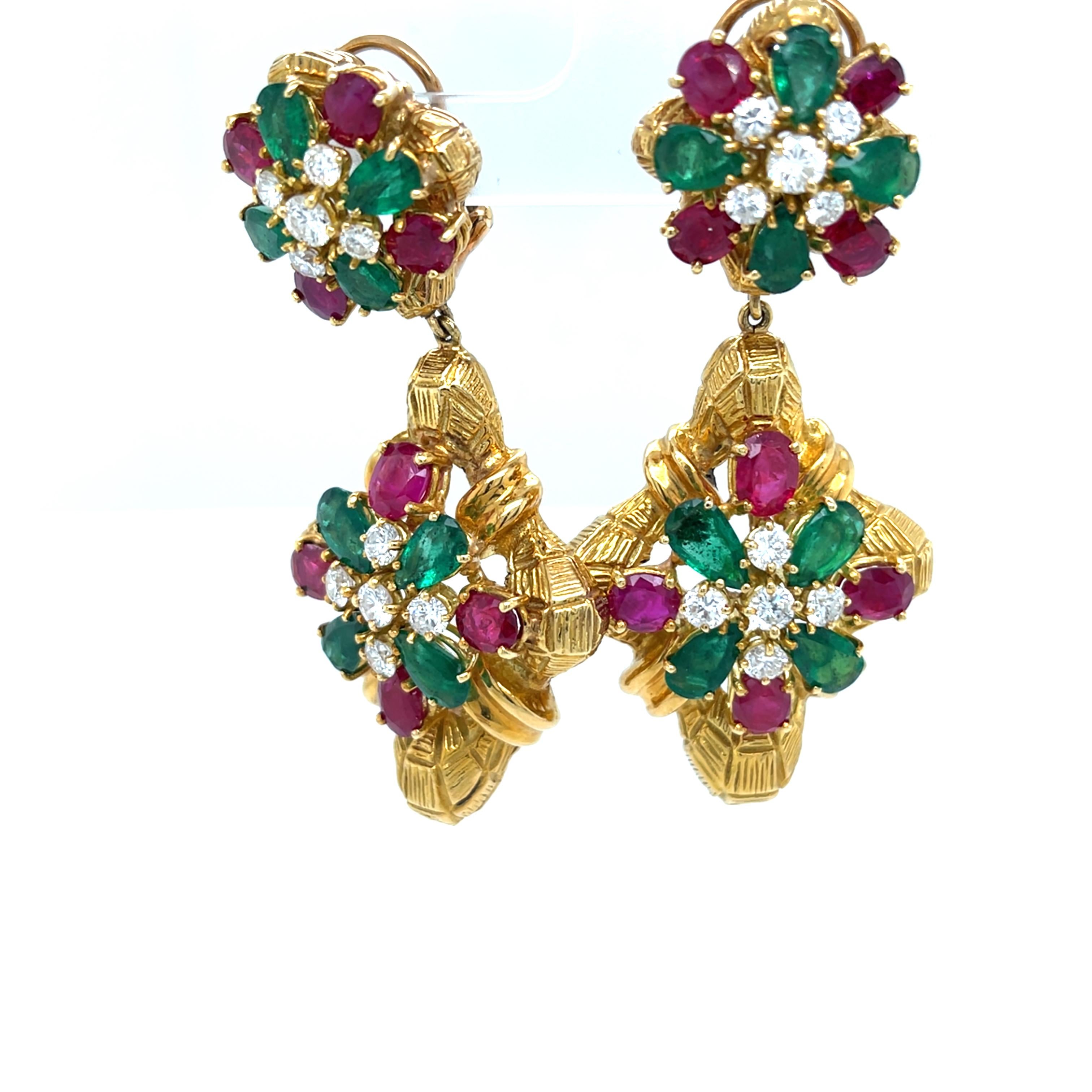 Rubin & Smaragd Diamant-Ohrringe in 18ct Gelbgold im Angebot 2