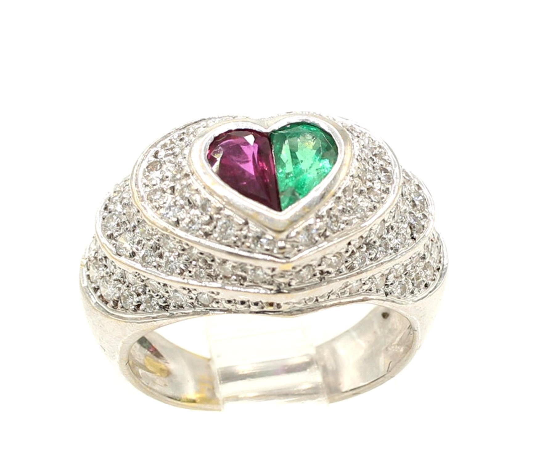 Rubin-Smaragd-Diamant-Ring in Herzform (Gemischter Schliff) im Angebot
