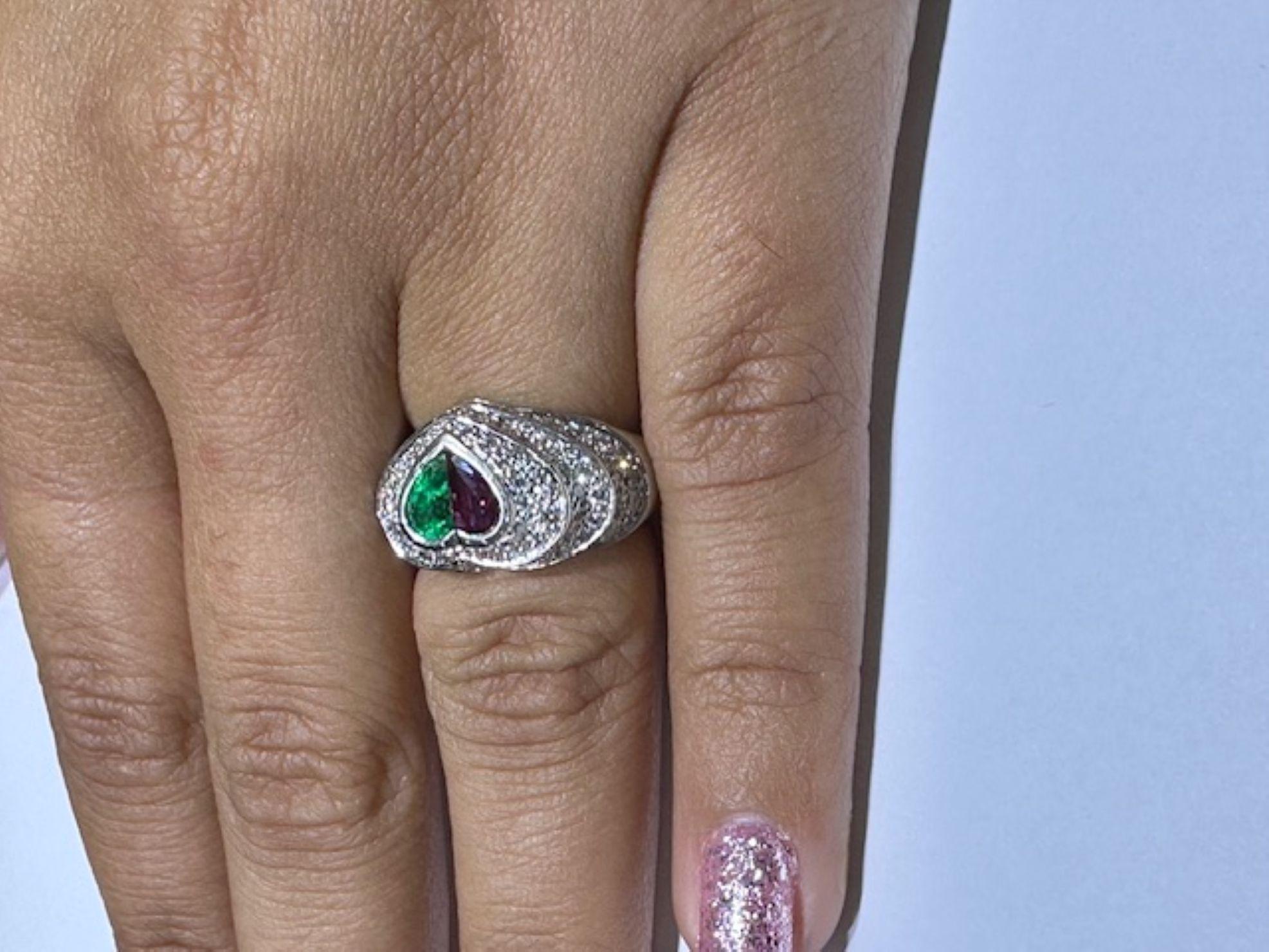 Rubin-Smaragd-Diamant-Ring in Herzform im Angebot 2