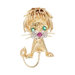 Broche lion en rubis, émeraudes et diamants