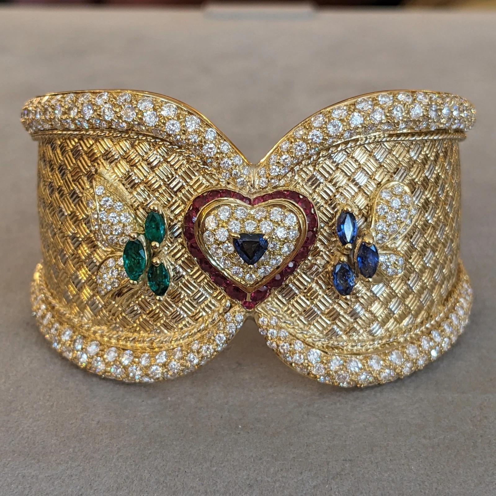 Manschettenarmband mit Rubin, Smaragd, Saphir und Diamant aus 18k Gold im Zustand „Hervorragend“ im Angebot in La Jolla, CA