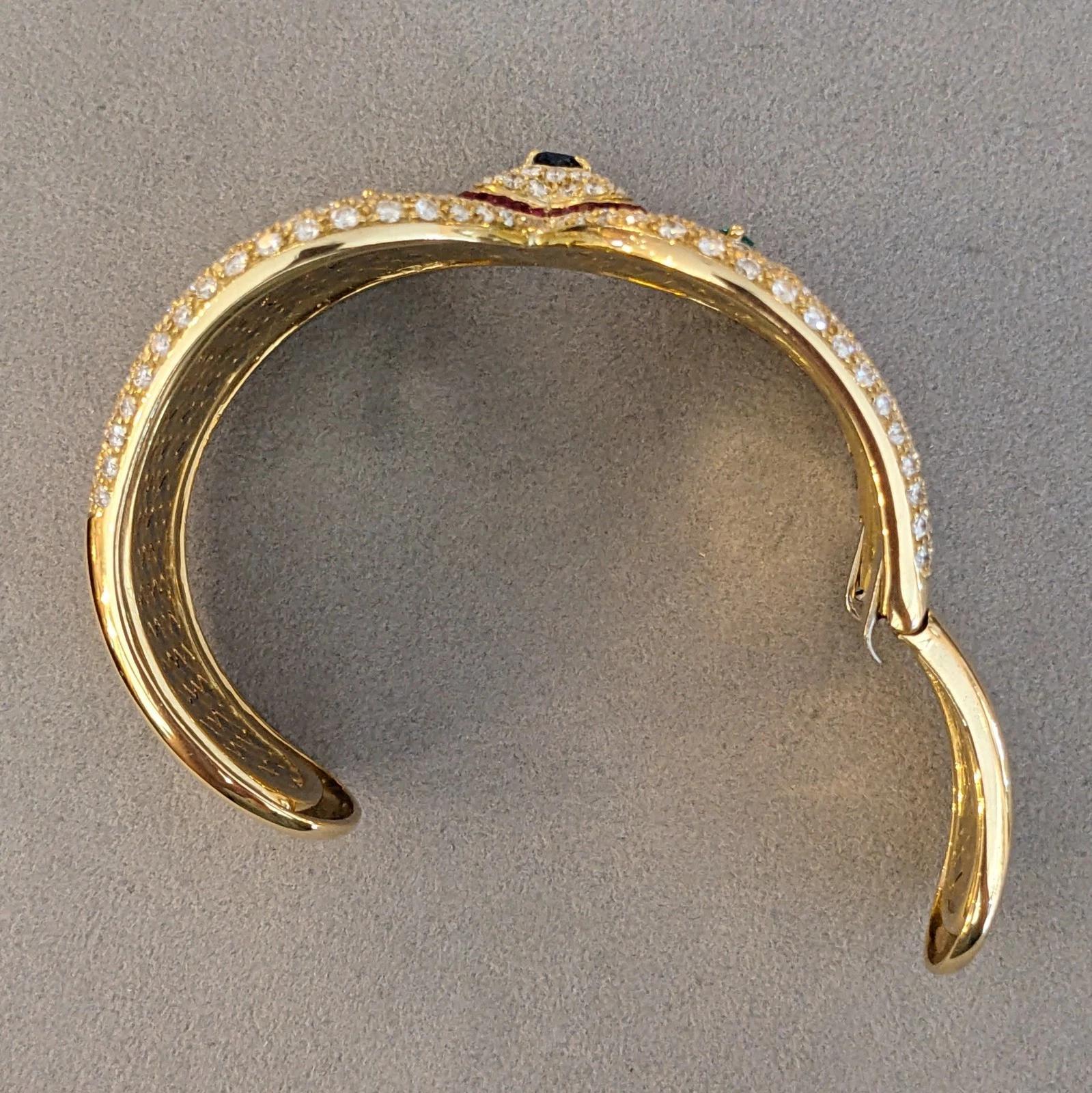 Manschettenarmband mit Rubin, Smaragd, Saphir und Diamant aus 18k Gold im Angebot 4