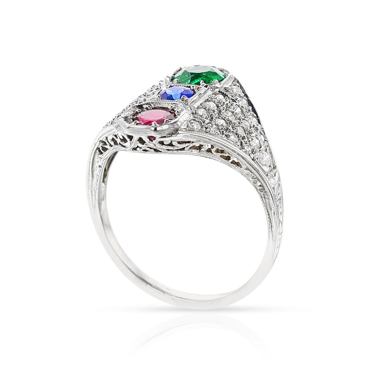 Ring mit Rubin, Smaragd, Saphir und Diamant, 18 Karat im Zustand „Hervorragend“ im Angebot in New York, NY