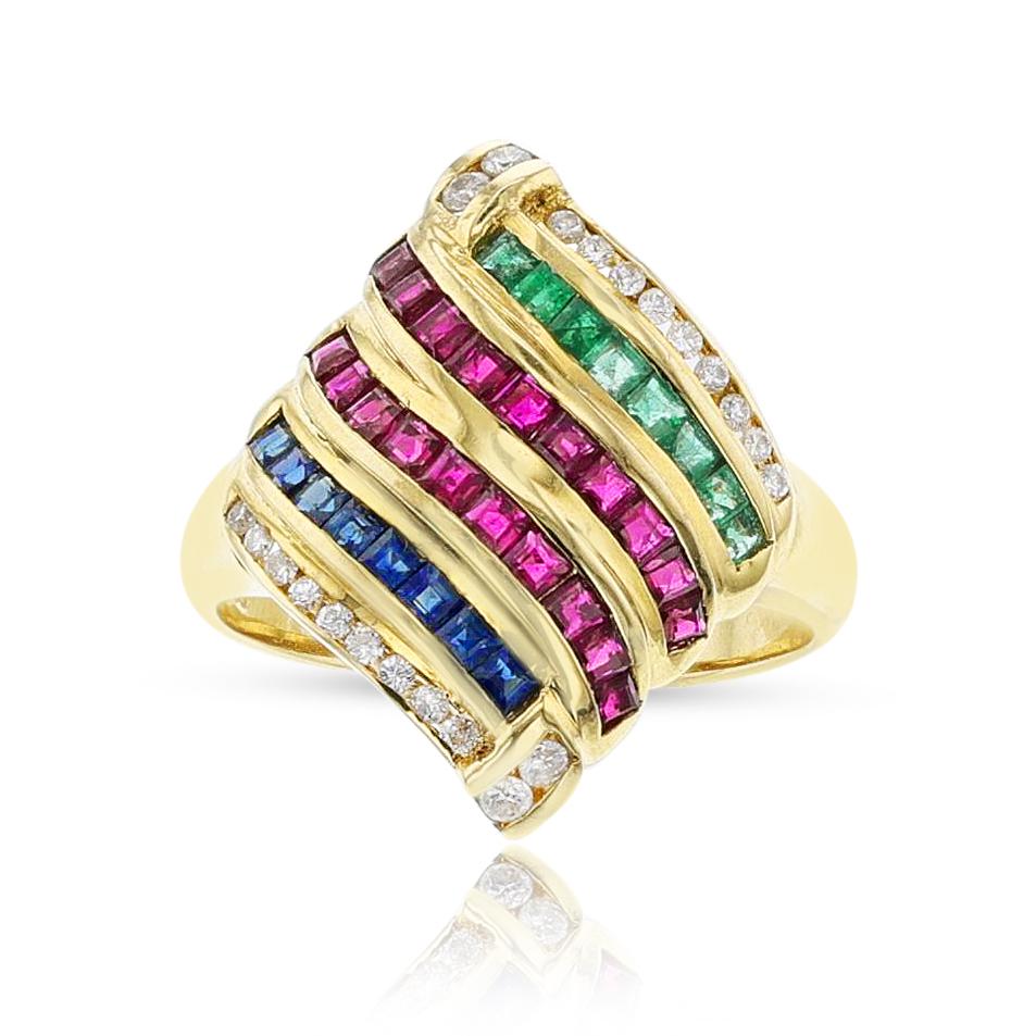 Suite mit Ohrringen, Ring und Anhänger, Rubin, Smaragd, Saphir und Diamant, 18k (Gemischter Schliff) im Angebot