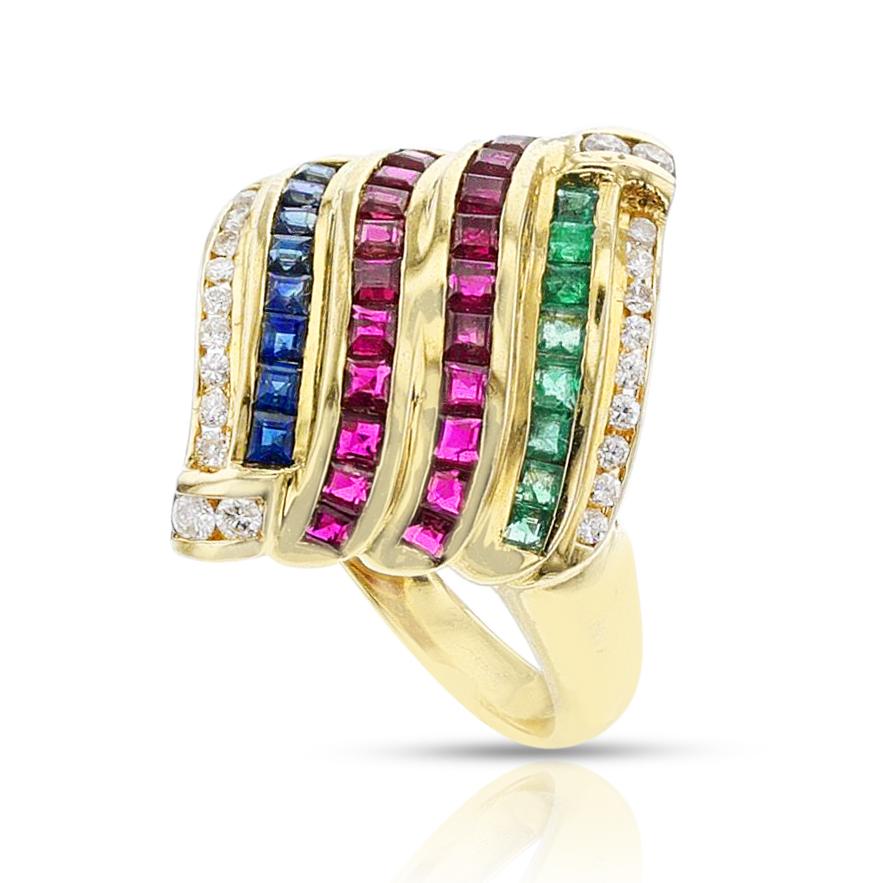 Suite mit Ohrringen, Ring und Anhänger, Rubin, Smaragd, Saphir und Diamant, 18k im Zustand „Hervorragend“ im Angebot in New York, NY