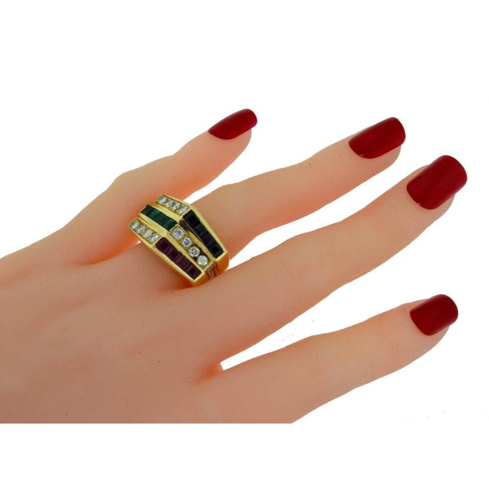 Bague en or jaune, émeraude, saphir et diamants Unisexe en vente