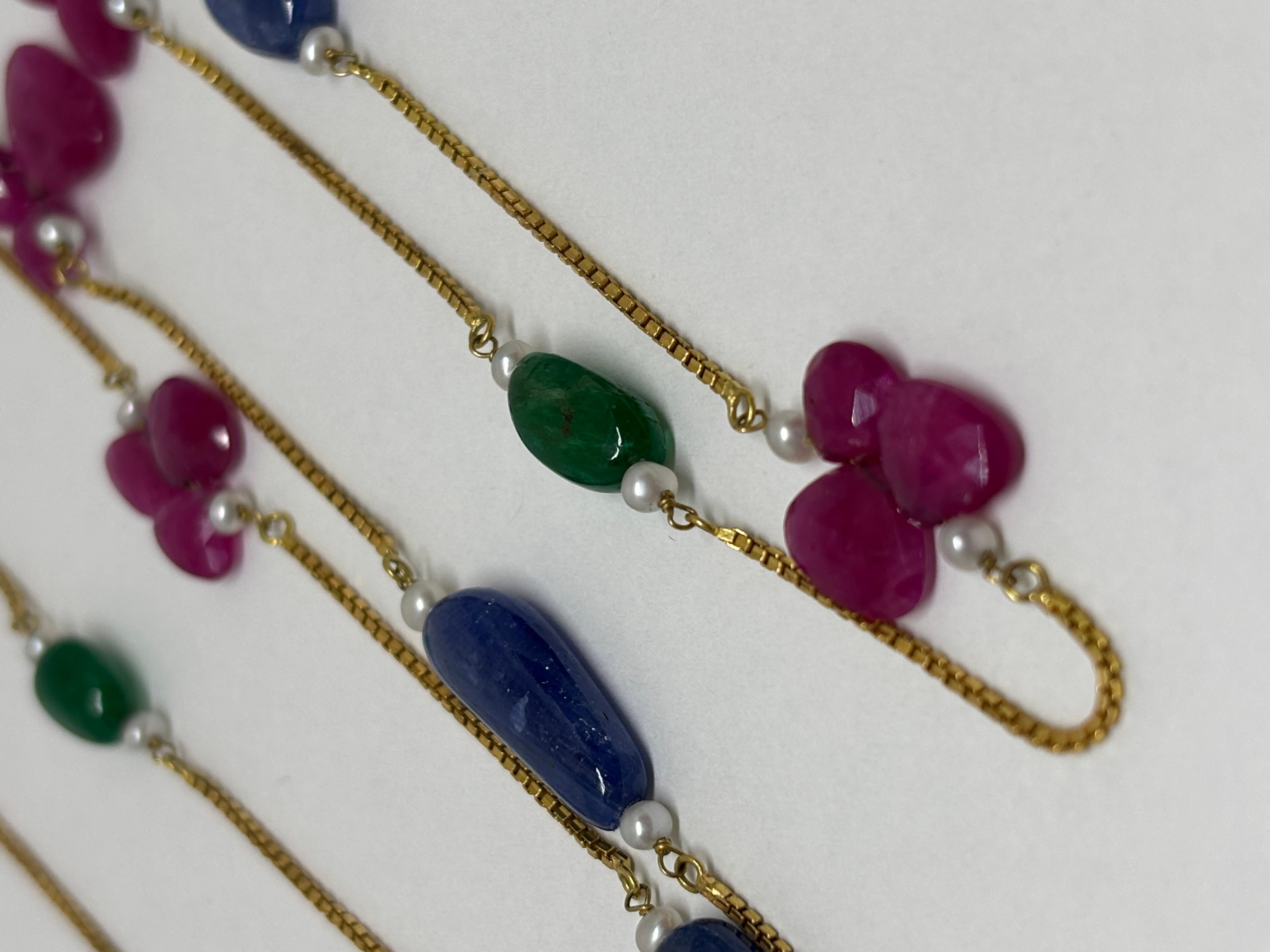Rubin Smaragd Saphir Perlen mit Goldkette Halskette (Zeitgenössisch) im Angebot