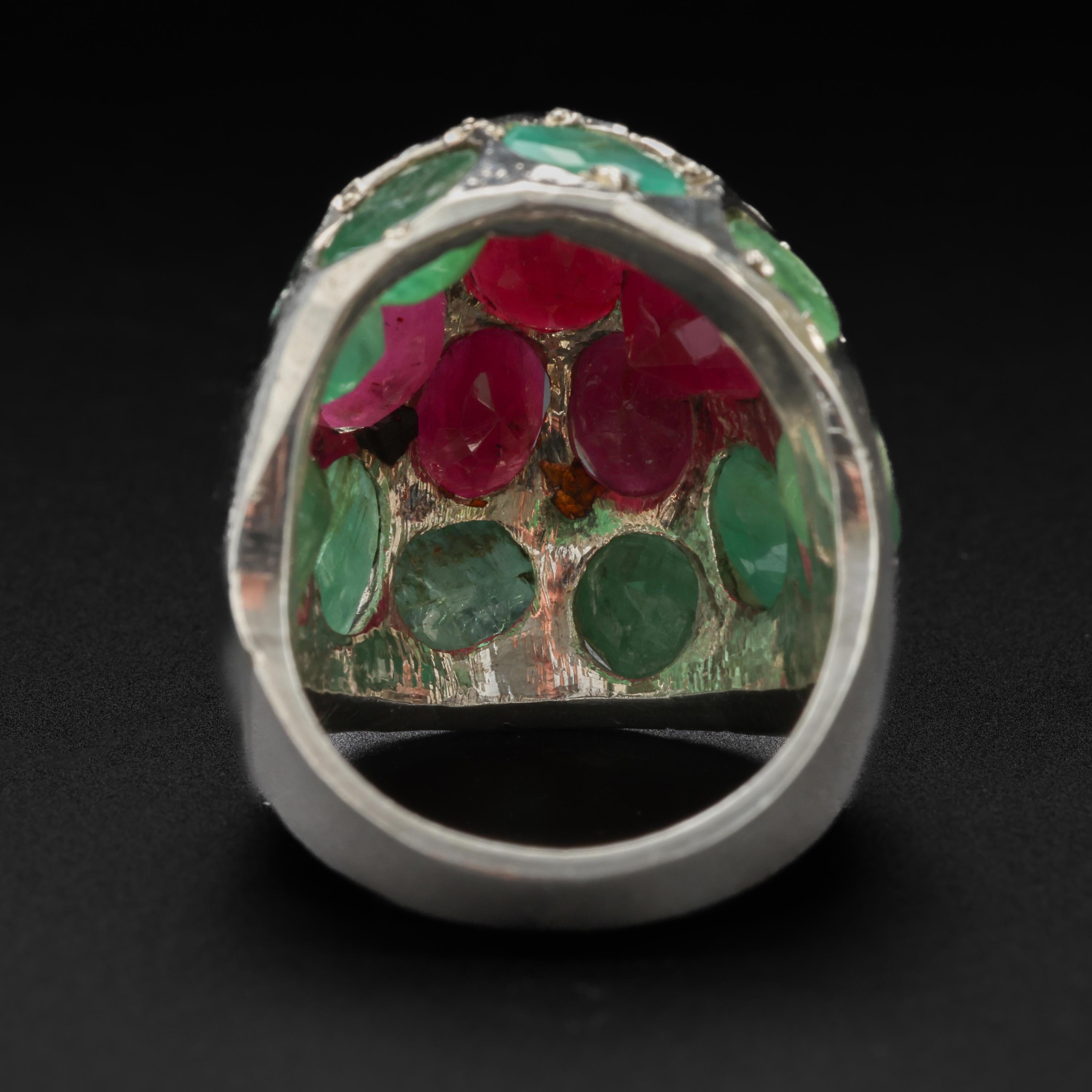 Modernist Ruby, Emerald, Silver Ring 22.5 Carats, Midcentury, India For Sale
