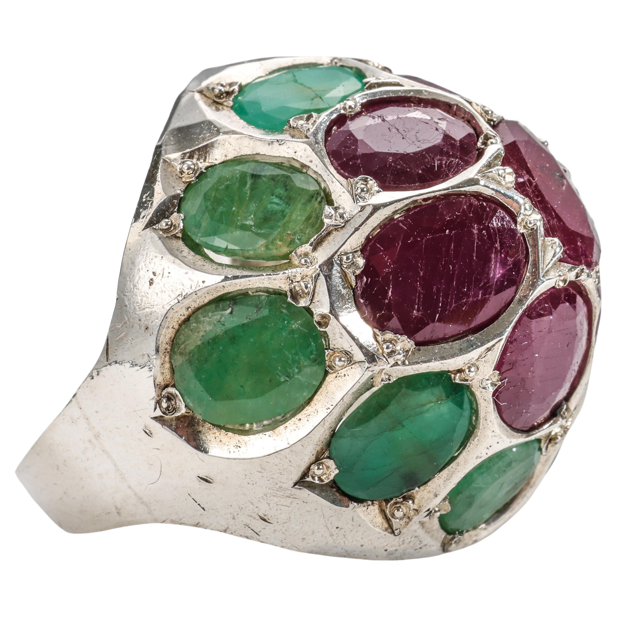 Ruby, Emerald, Silver Ring 22.5 Carats, Midcentury, India For Sale
