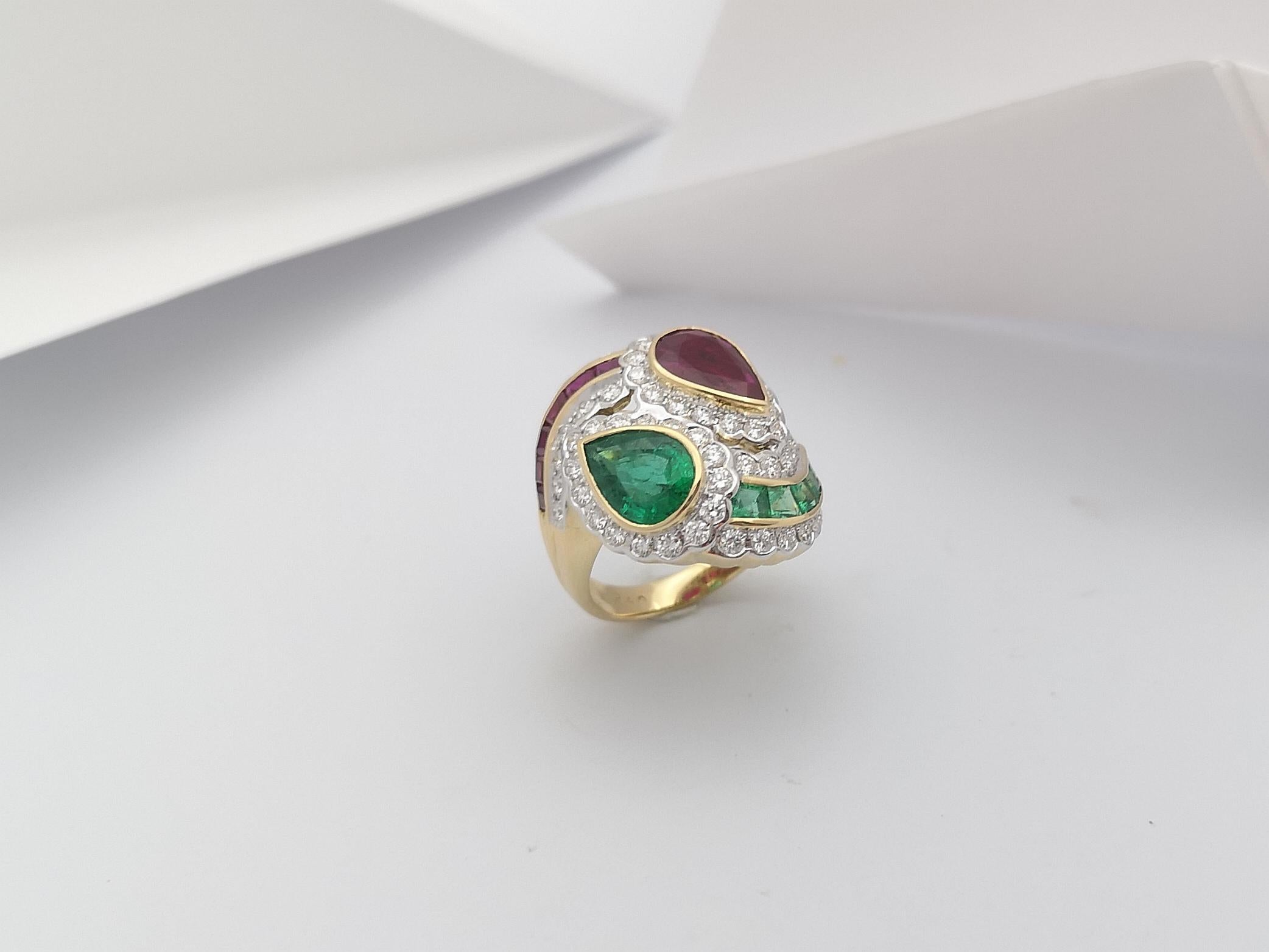 Ruby, Emerald with Diamond Ring Set in 18 Karat Gold Settings For Sale 8