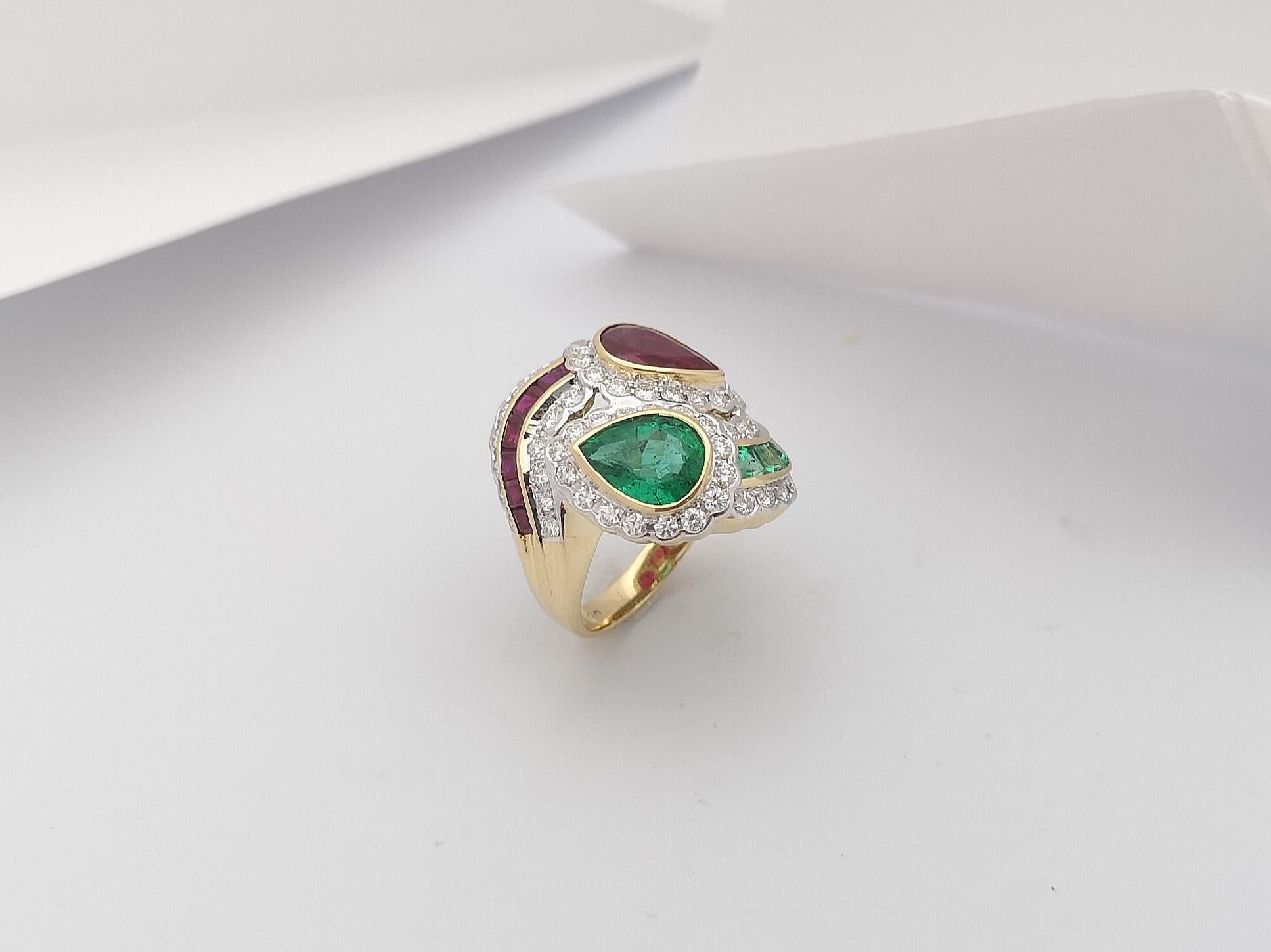 Ruby, Emerald with Diamond Ring Set in 18 Karat Gold Settings For Sale 10