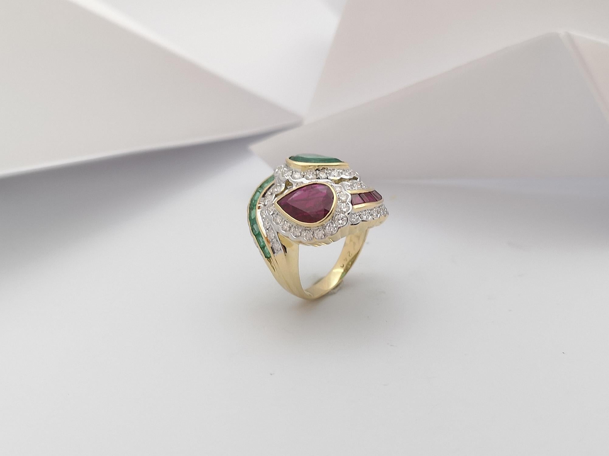 Ruby, Emerald with Diamond Ring Set in 18 Karat Gold Settings For Sale 11