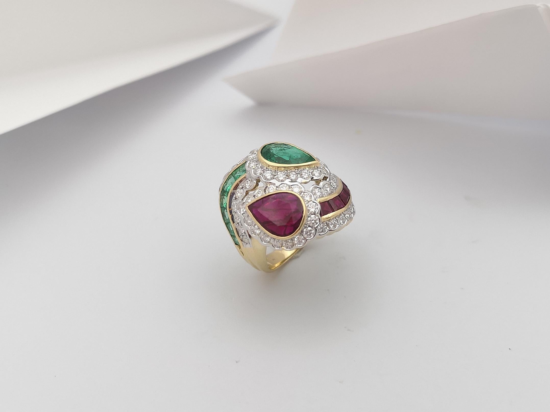 Ruby, Emerald with Diamond Ring Set in 18 Karat Gold Settings For Sale 12