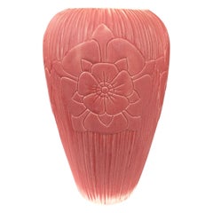 Vase en porcelaine Arts et Métiers Rubis "English Rose" sculpté à la main &