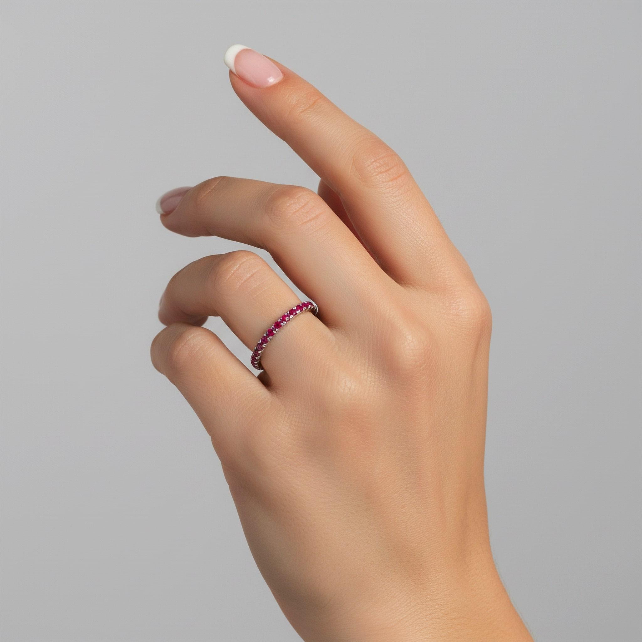 En vente :  Bague d'éternité en or blanc 14K (ou 18k sur demande) au rubis 2