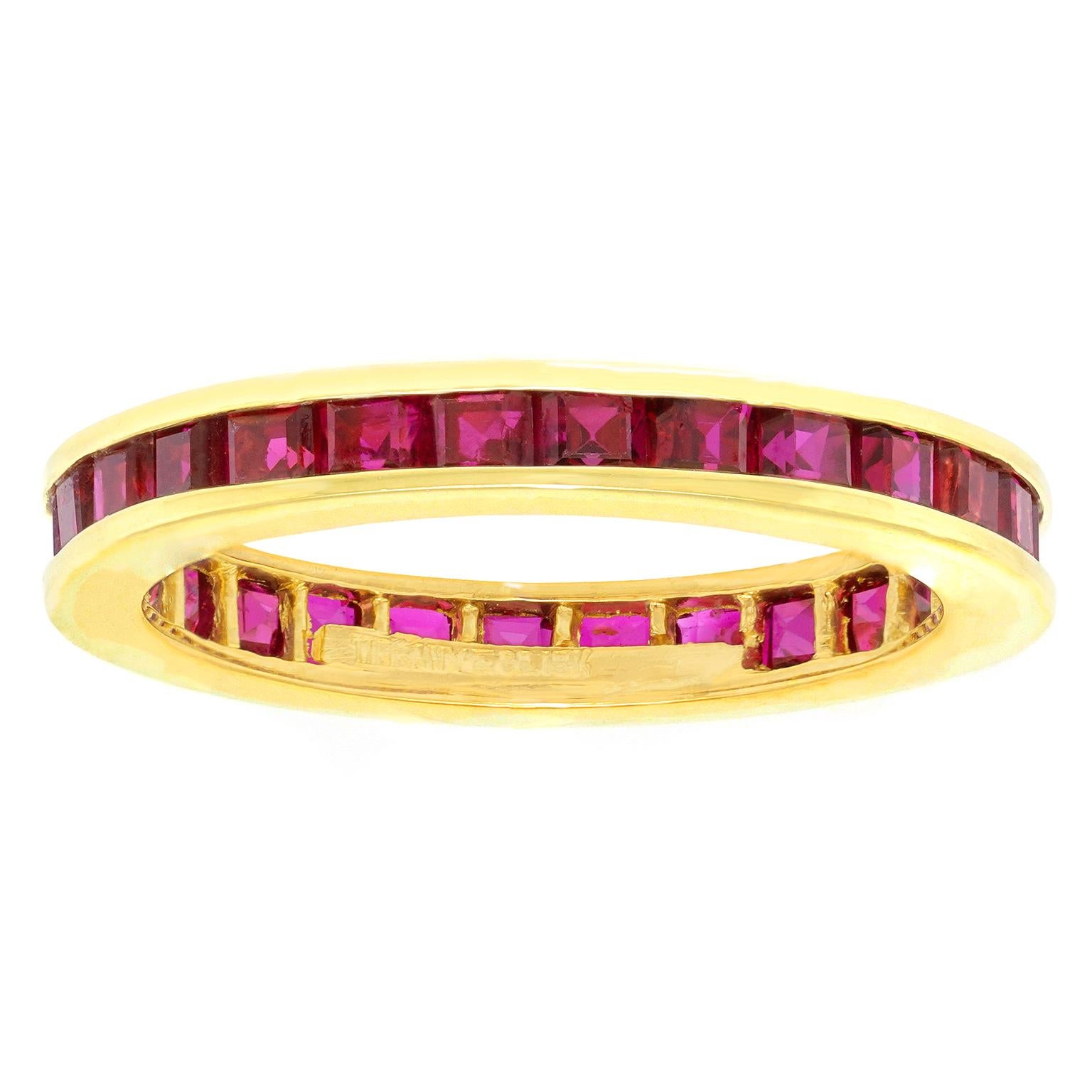 Taglio baguette Fascia Eternity con rubino di Tiffany & Co. in vendita