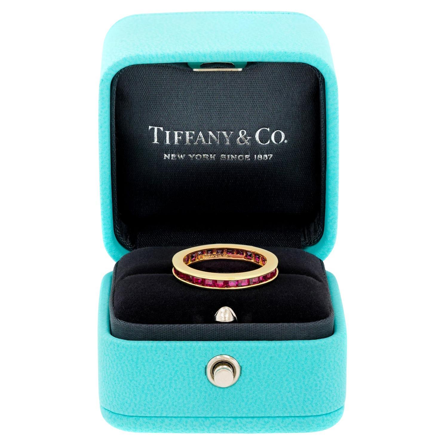 Fascia Eternity con rubino di Tiffany 
Co. in vendita