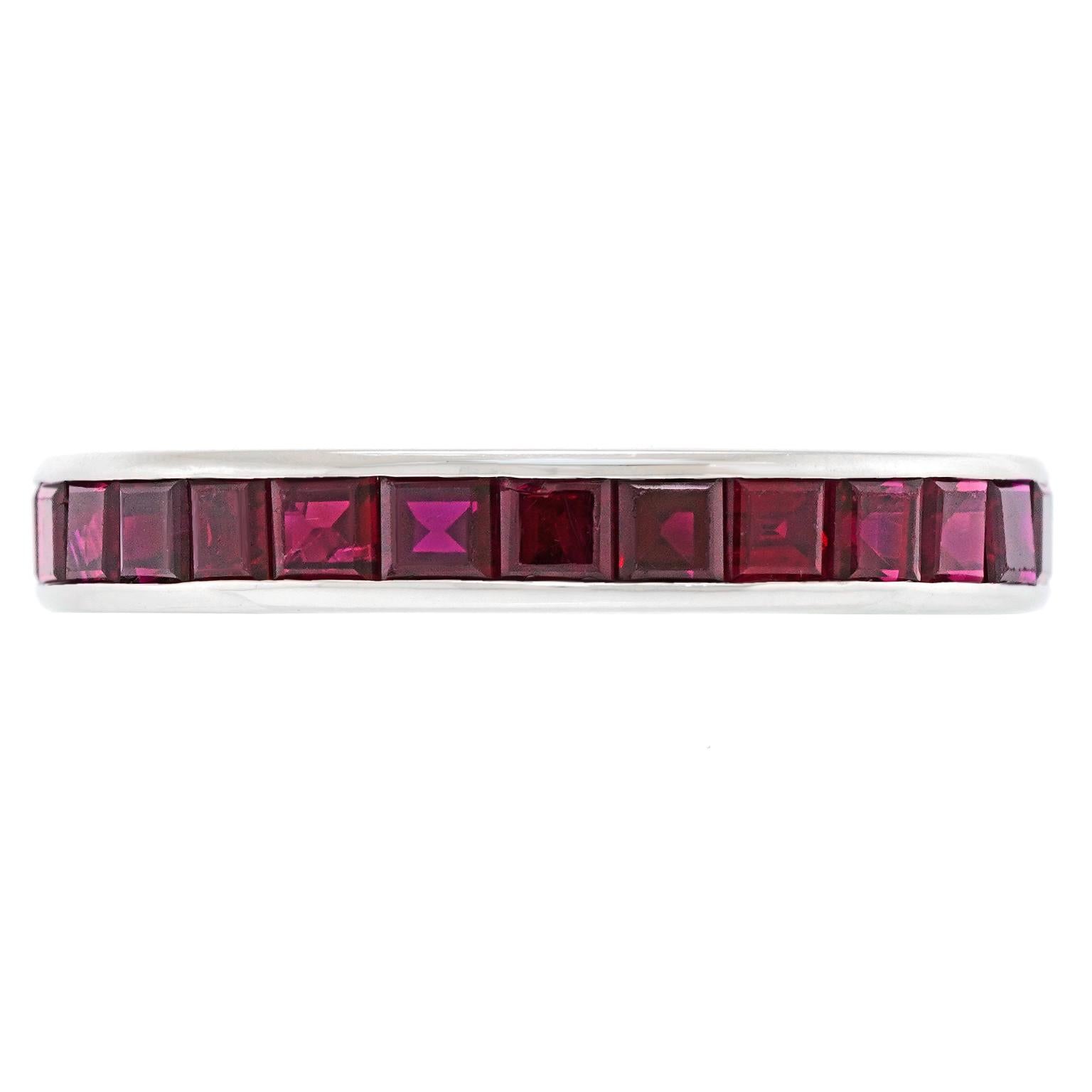 Ruby Eternity Band (Carréeschliff) im Angebot