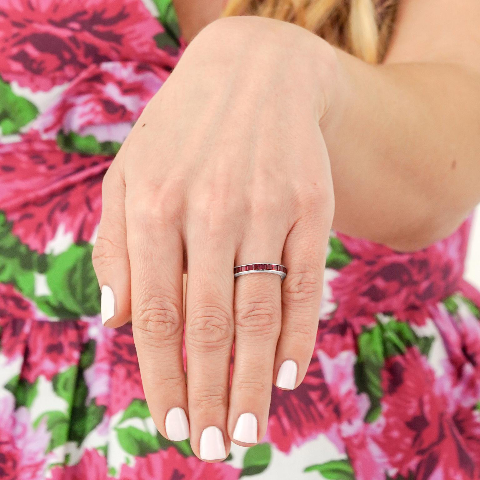 Ruby Eternity Band im Zustand „Hervorragend“ im Angebot in Litchfield, CT